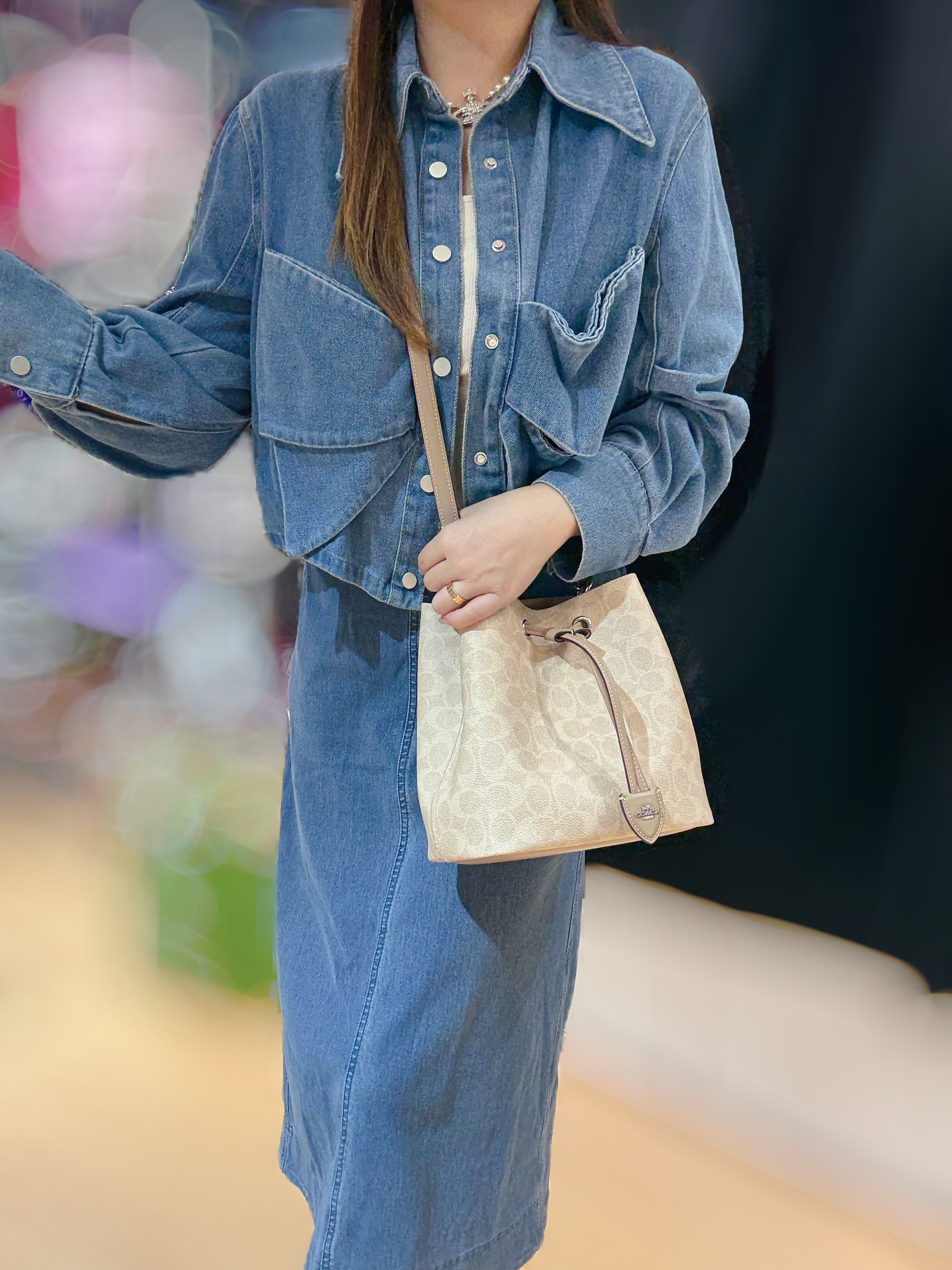 Coach Rowan bucket milk tea/m