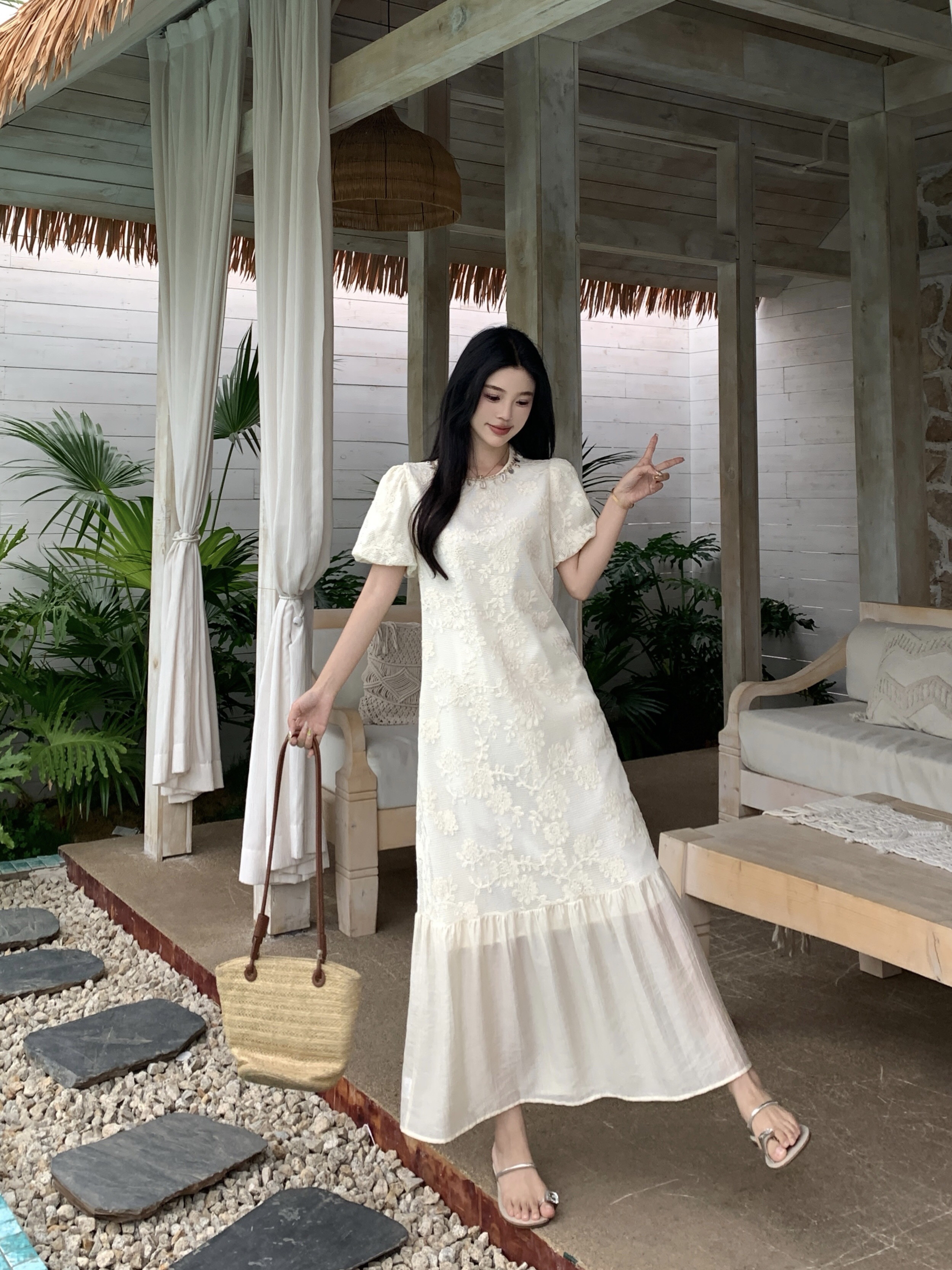 B115(6919) 法式刺绣提花流苏串贝壳领边雪纺透荷叶下摆杏连身裙