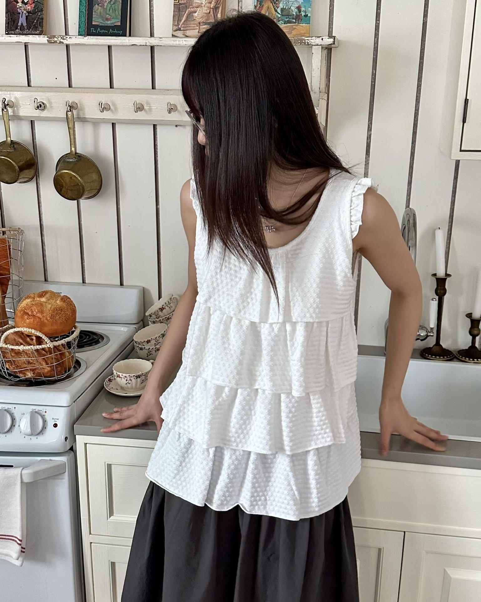 cancan embossed sleeveless t-shirt