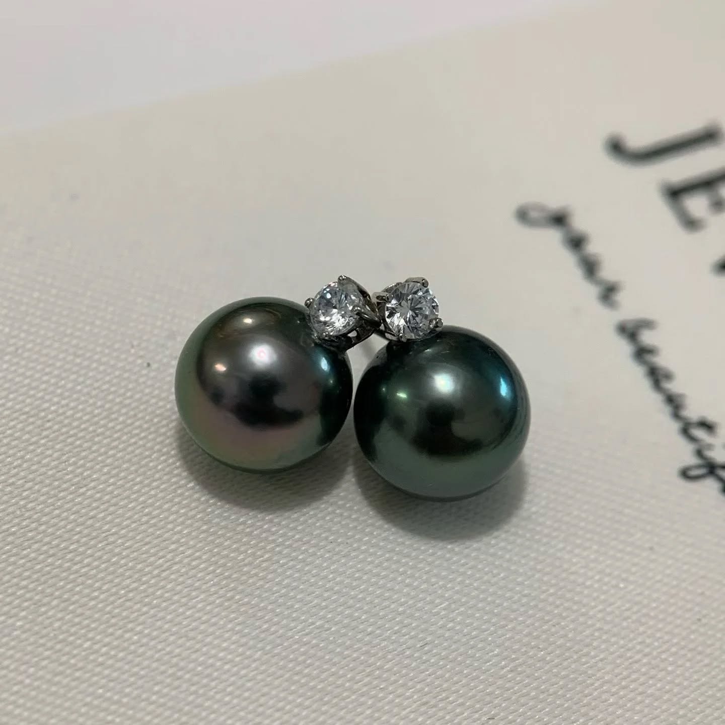 18K 王妃孔雀綠耳釘