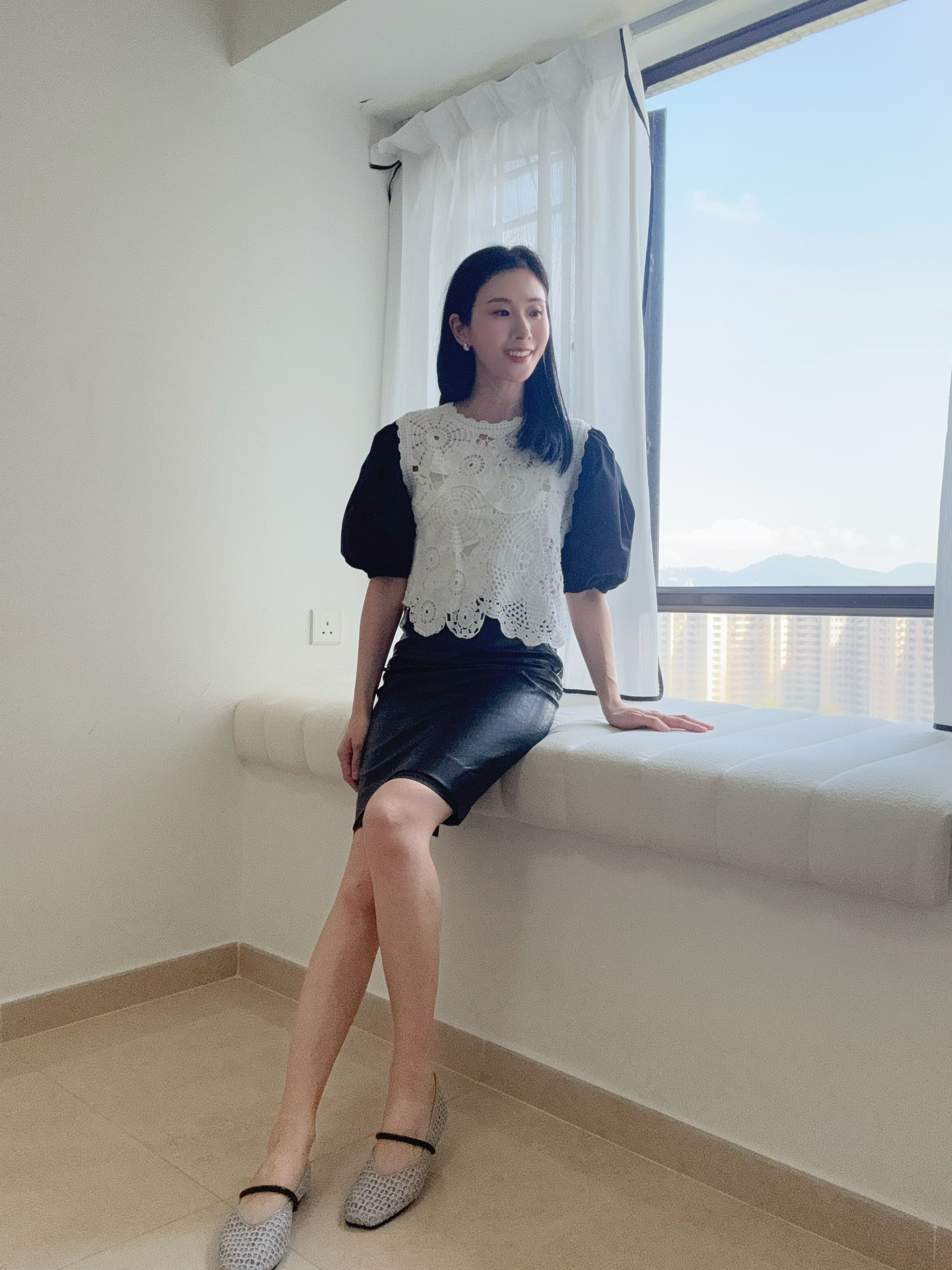 Crocheted puff sleeves blouse (Ivory)
