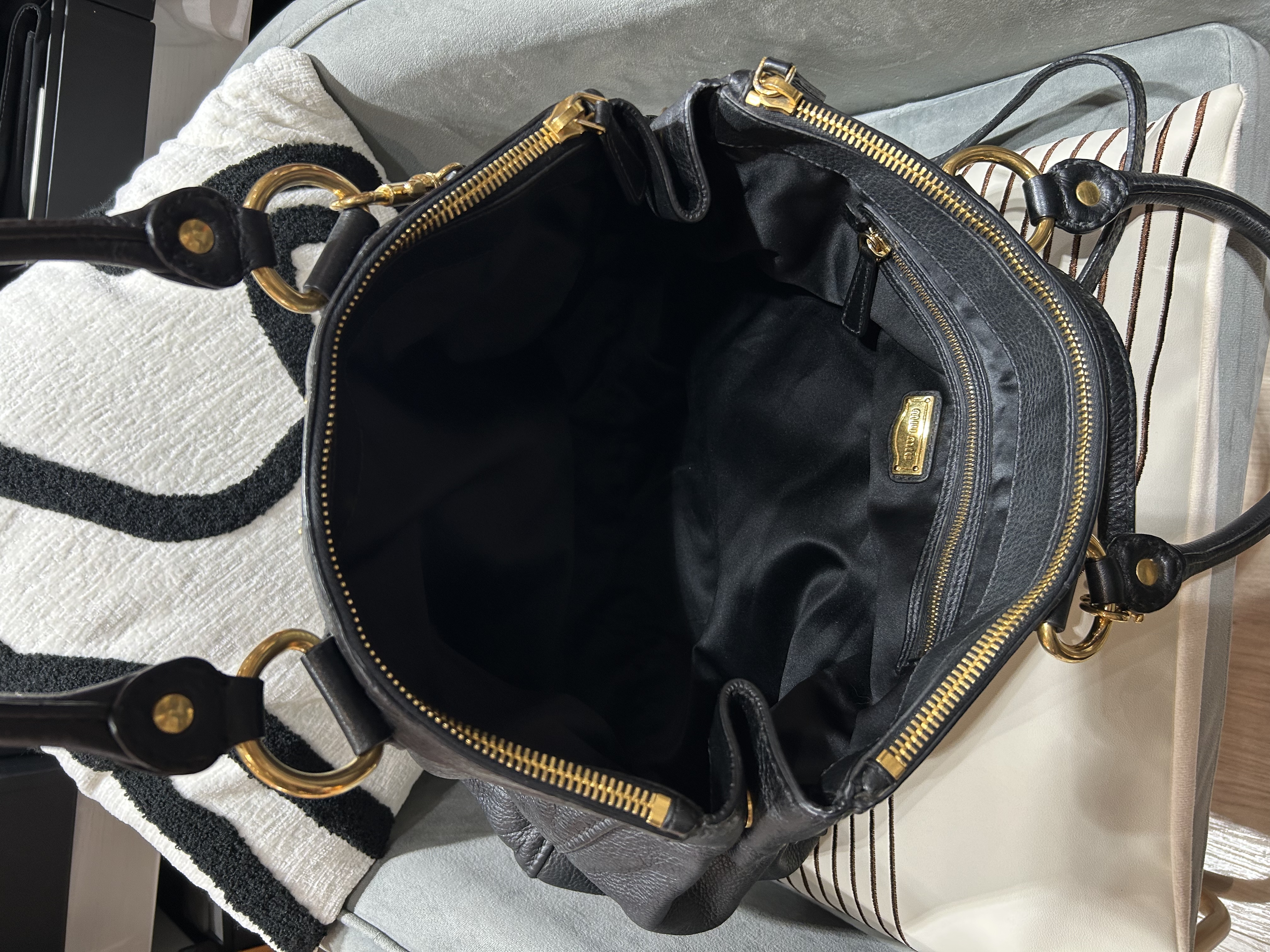Miu Miu 2Way Bag 黑金 Calfskin shoulder bag 100%Authentic,92%new ✅dust bag  