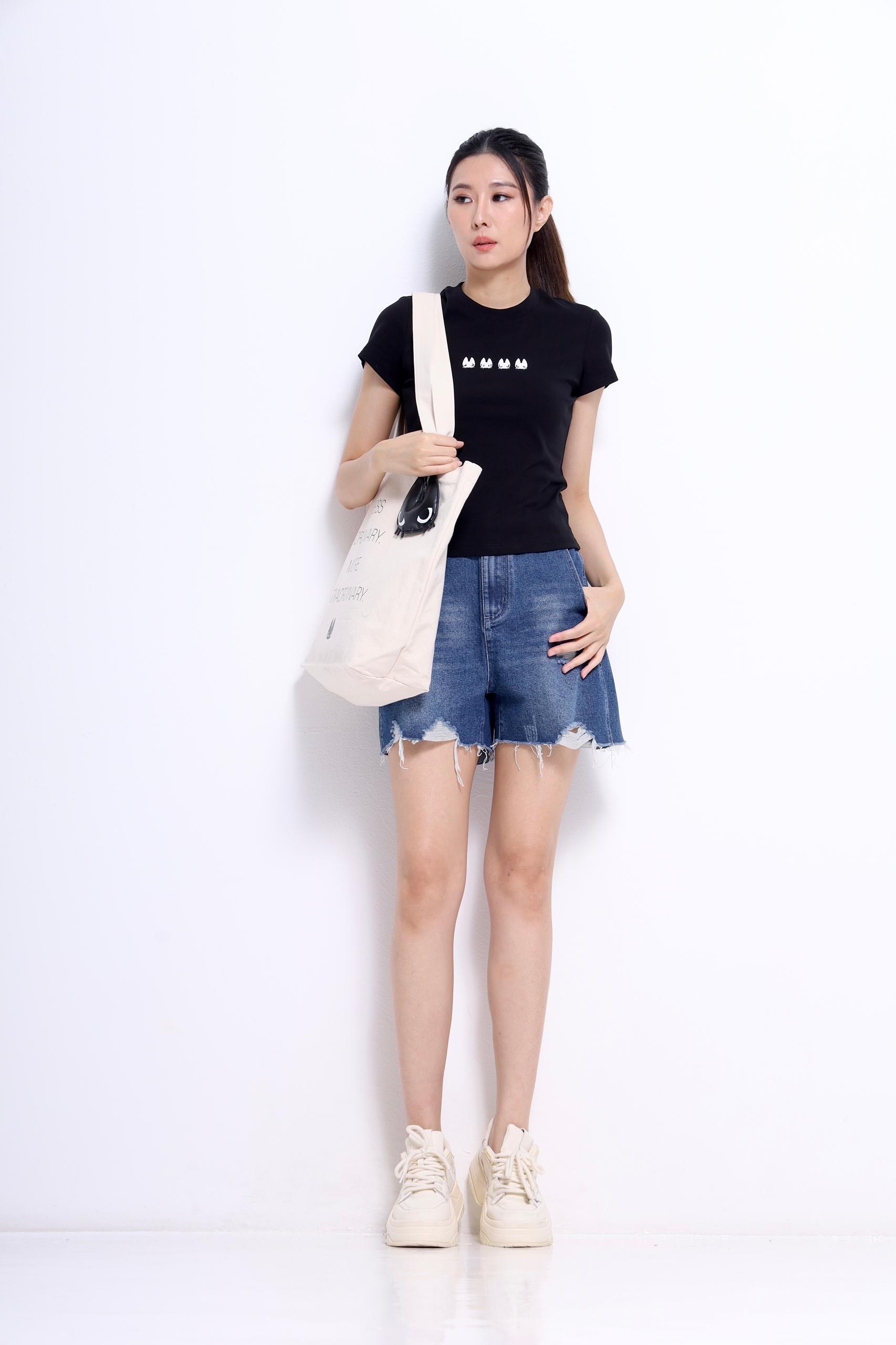 CB2674 Mini Muse Cat Embroidered Tee