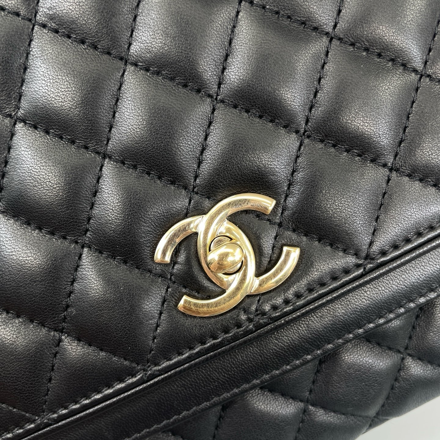 【預訂貨品】Chanel黑金菱格紋豆腐包