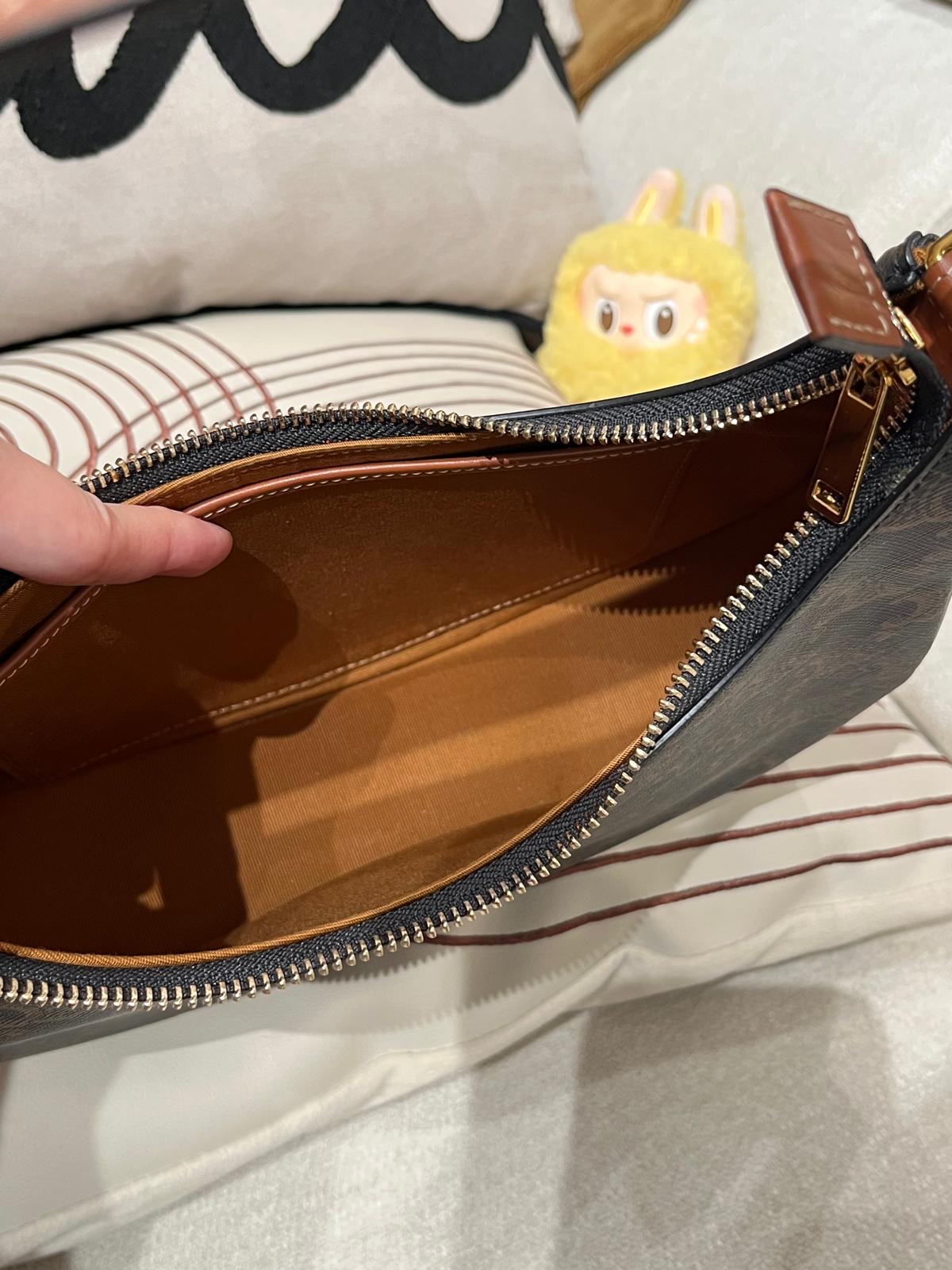 Celine Ava medium hobo 100%Authentic, 95%new