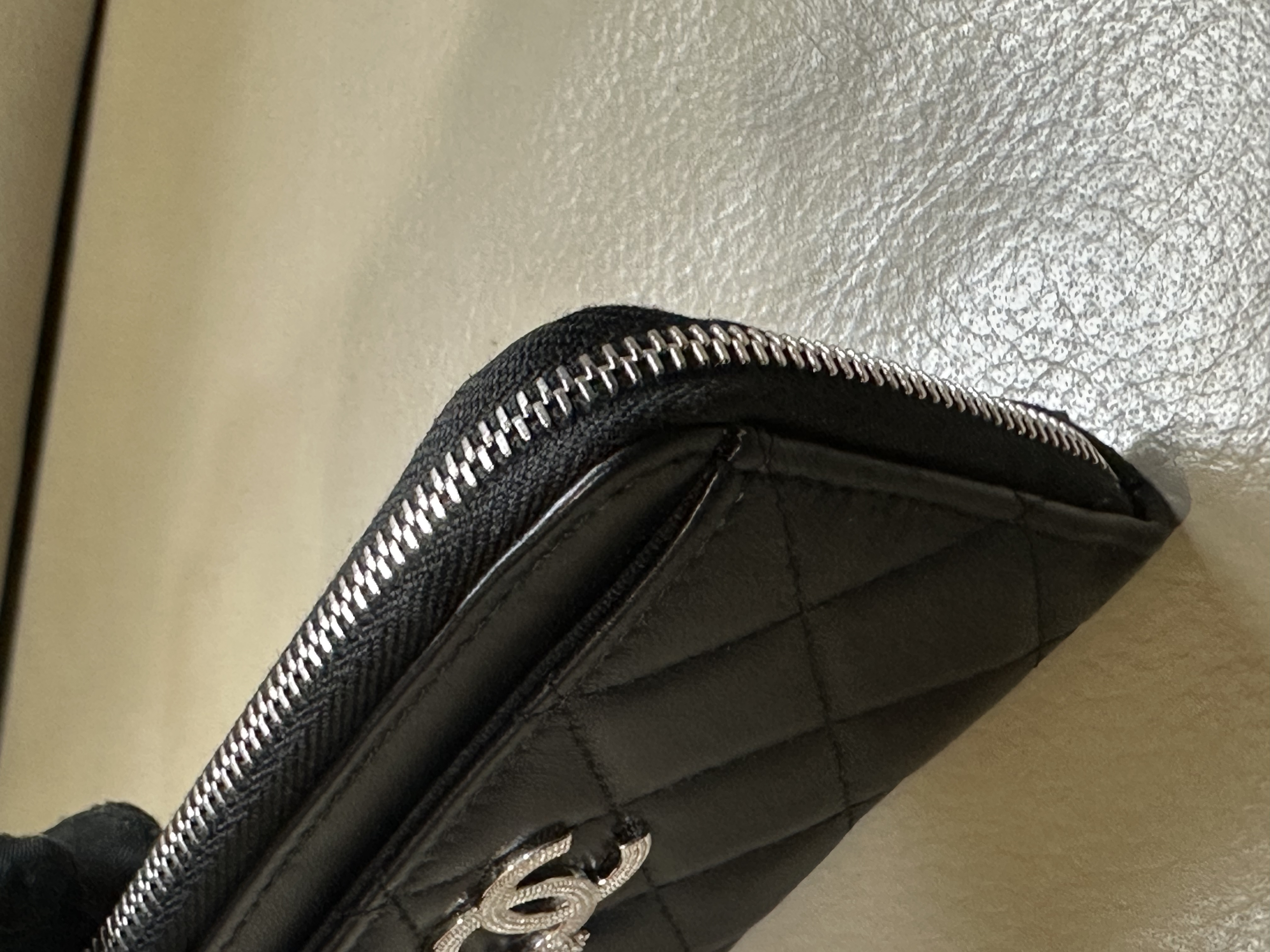 Pre-owned Chanel Star CC Quilted L-Zip Card Holder / Product Code: 26040505