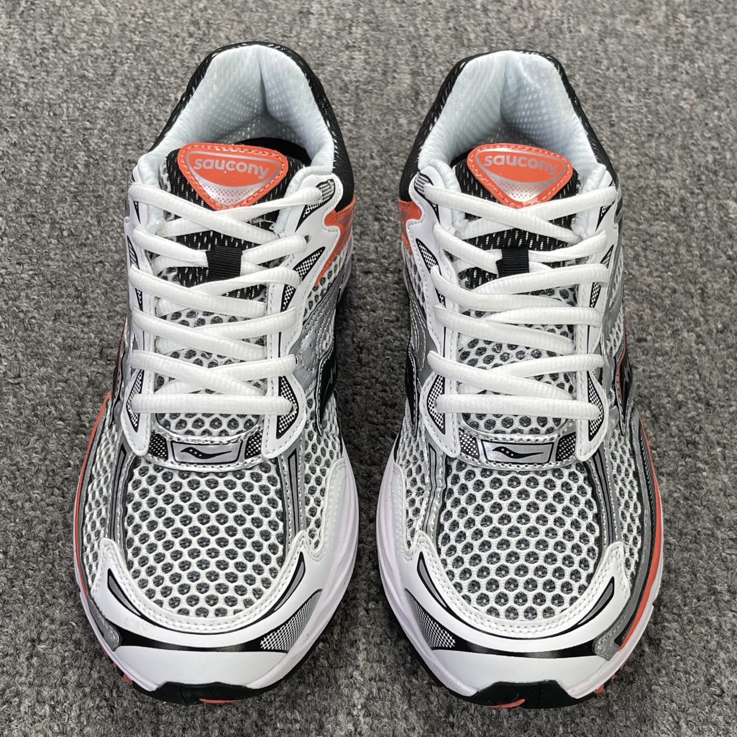 Saucony ProGrid Omni 9