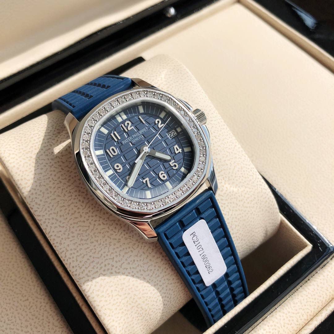 独家推出 新款百达斐丽AQUANAUT系列 专为女性设计！用最简约方式完美体现百达斐丽的精髓，融合了大胆的设计和正统的纯粹，这款腕表成为百达斐丽的旗舰产品之一！腕表完美尺寸35.6，进口精钢材质多重工艺精磨打造。原装一致厚度7.77cm。表盘镶嵌46颗 vs1.8真钻。约一克拉！ Gtc中国权威鉴定证书。百分百保证每一粒都是货真价实的真钻。可验可查询！💯💯