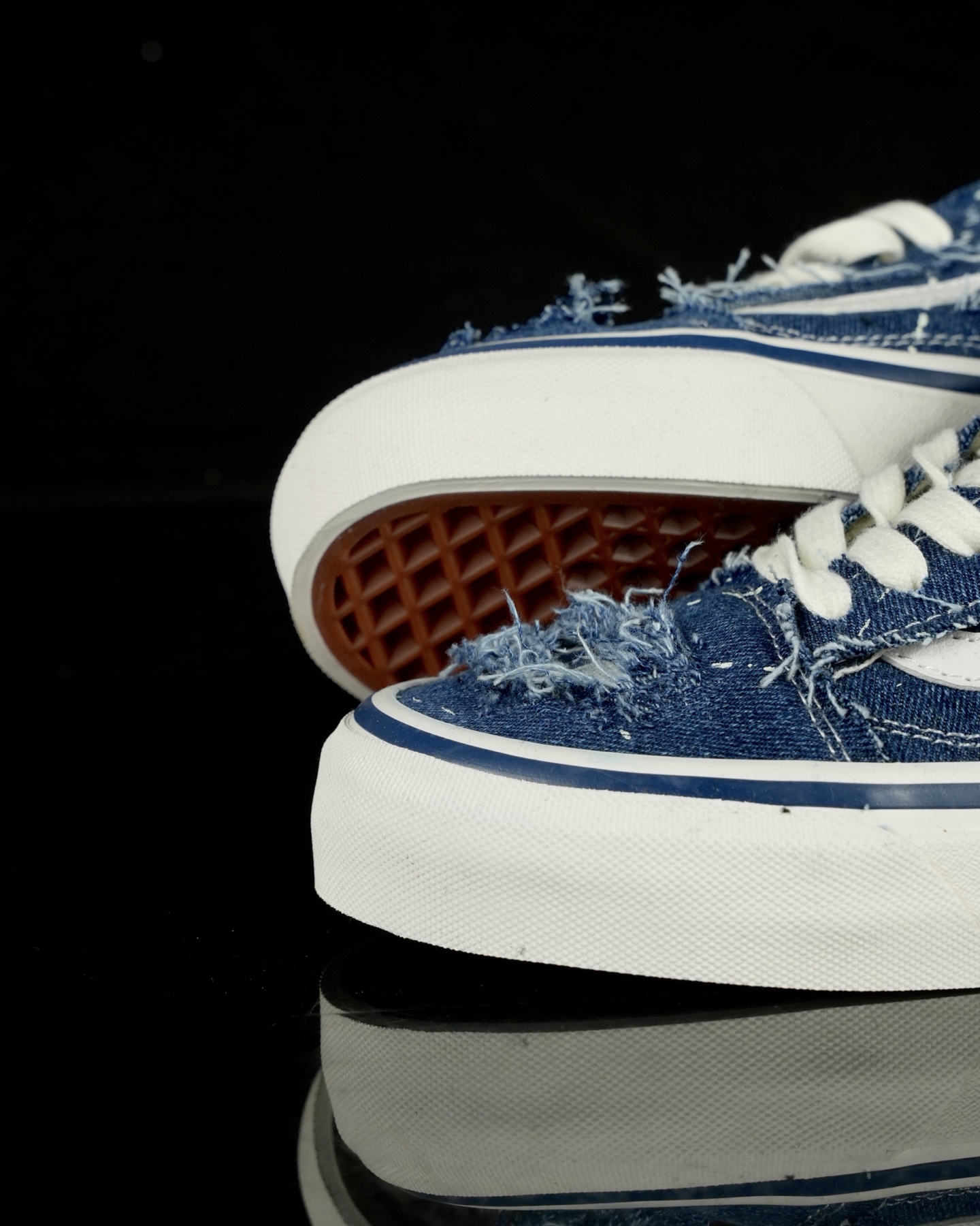 Vans x Invincible Sk8-Mid Reissue