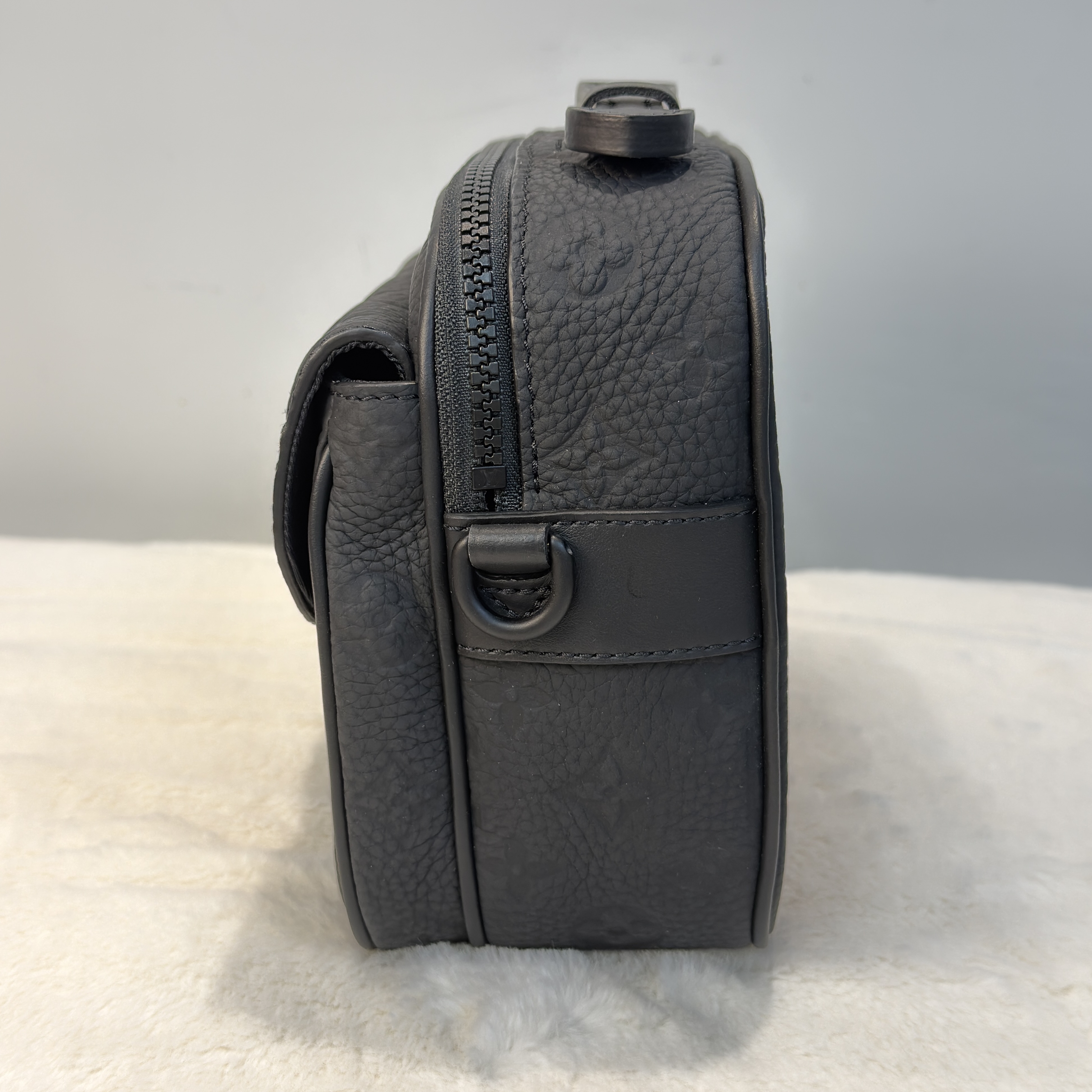 LV S-Lock Messenger 最型格暗黑風格🖤情人節回禮一流❤️‍🔥 