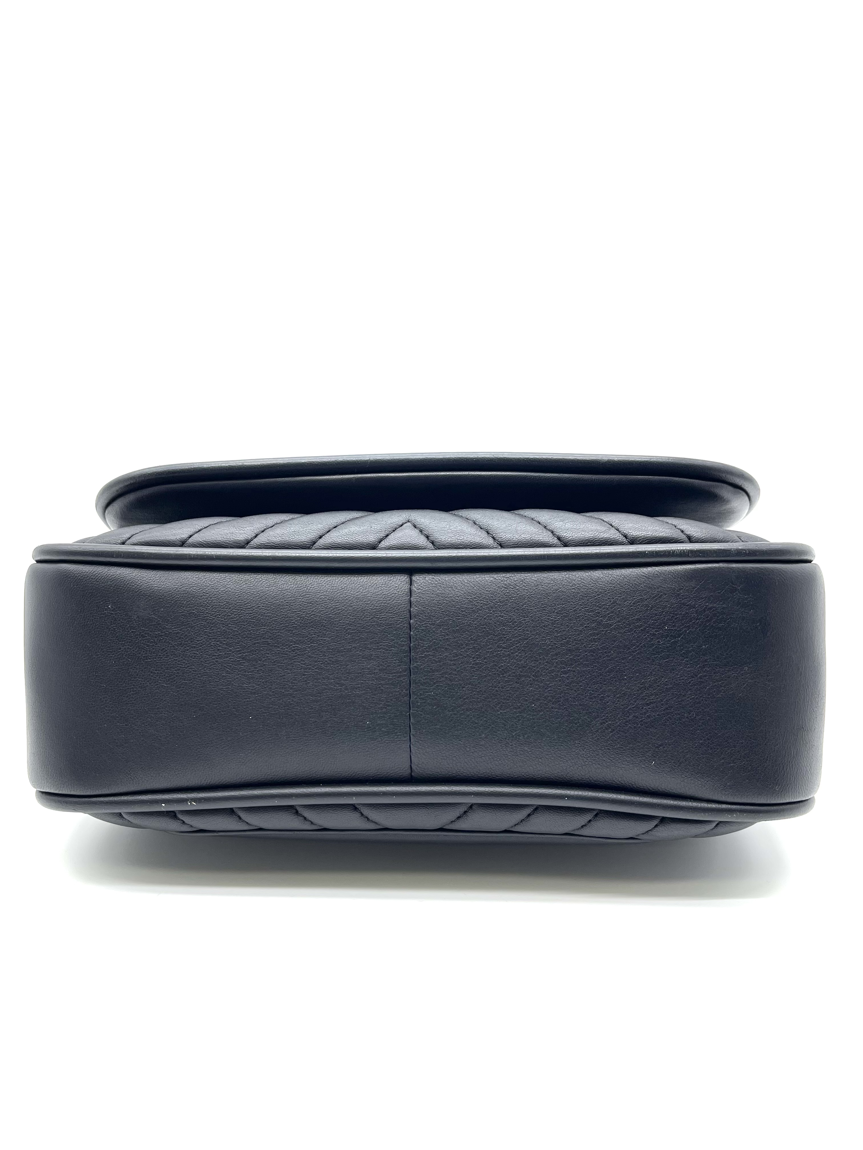 Pre-owned Chanel Chevron Top Handle / Product Code: 26040112