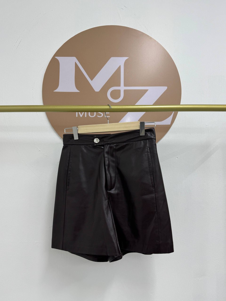 时尚皮短裤