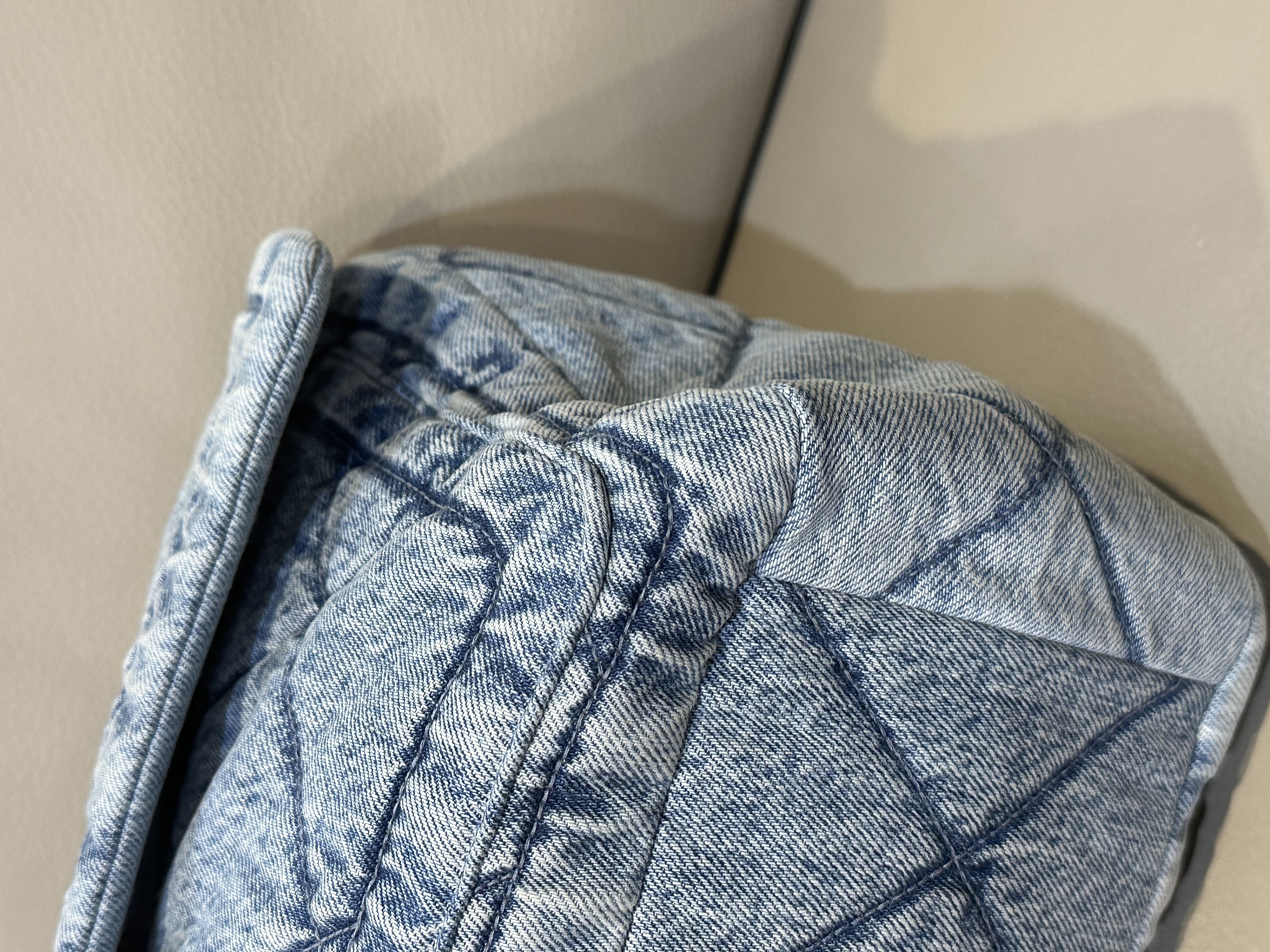 Pre-Owned  Chanel Light Blue Denim Hobo Bag / Product Code: 26040519