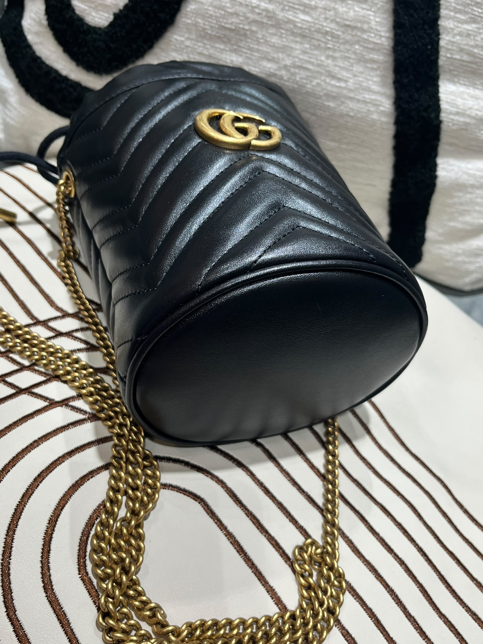 全新 GUCCI GG Marmont mini matelassé leather bucket bag 黑色牛皮水桶斜孭袋 100%Authentic, 全新未使用品 ✅dust bag✅box
