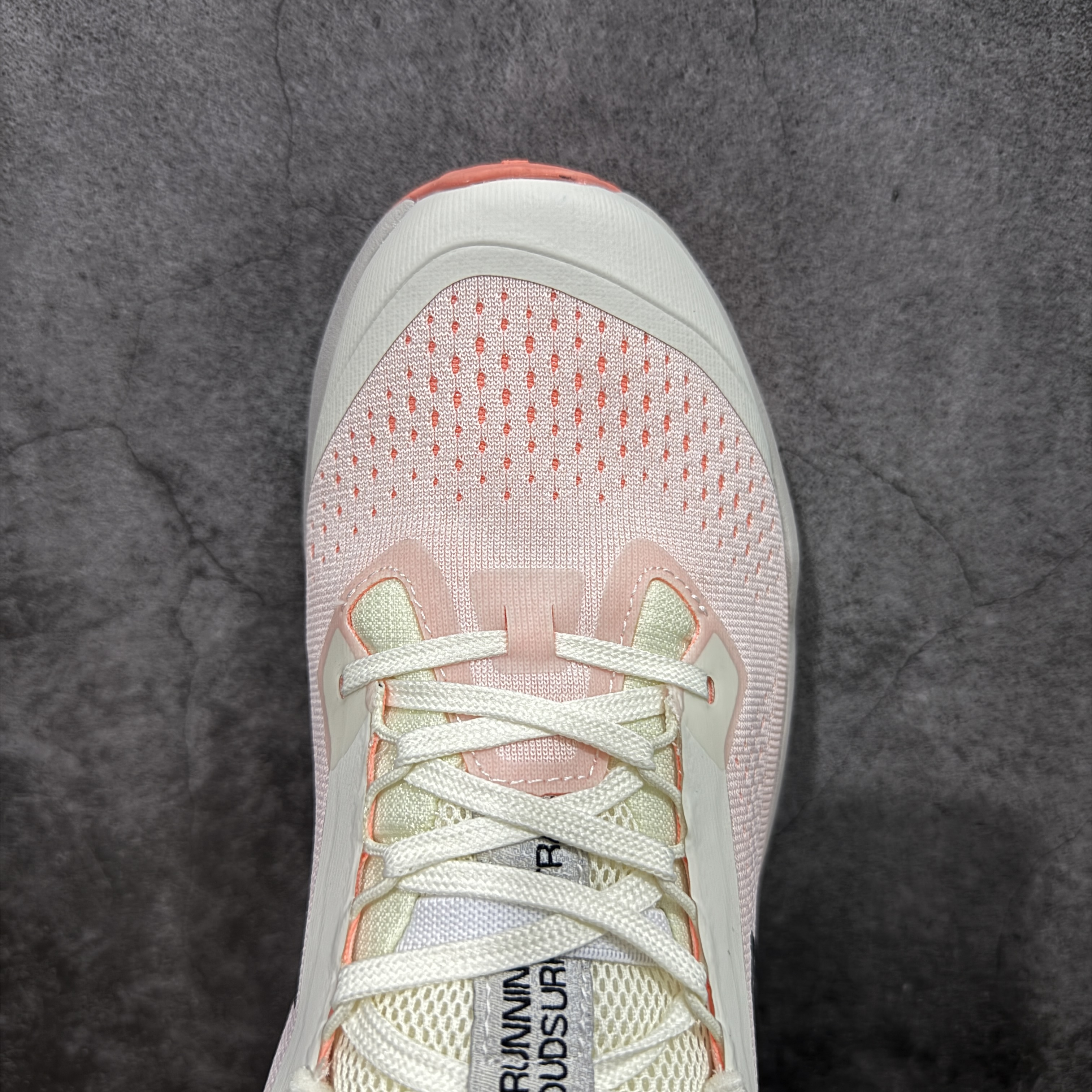 On Cloudsurfer Trail 2 