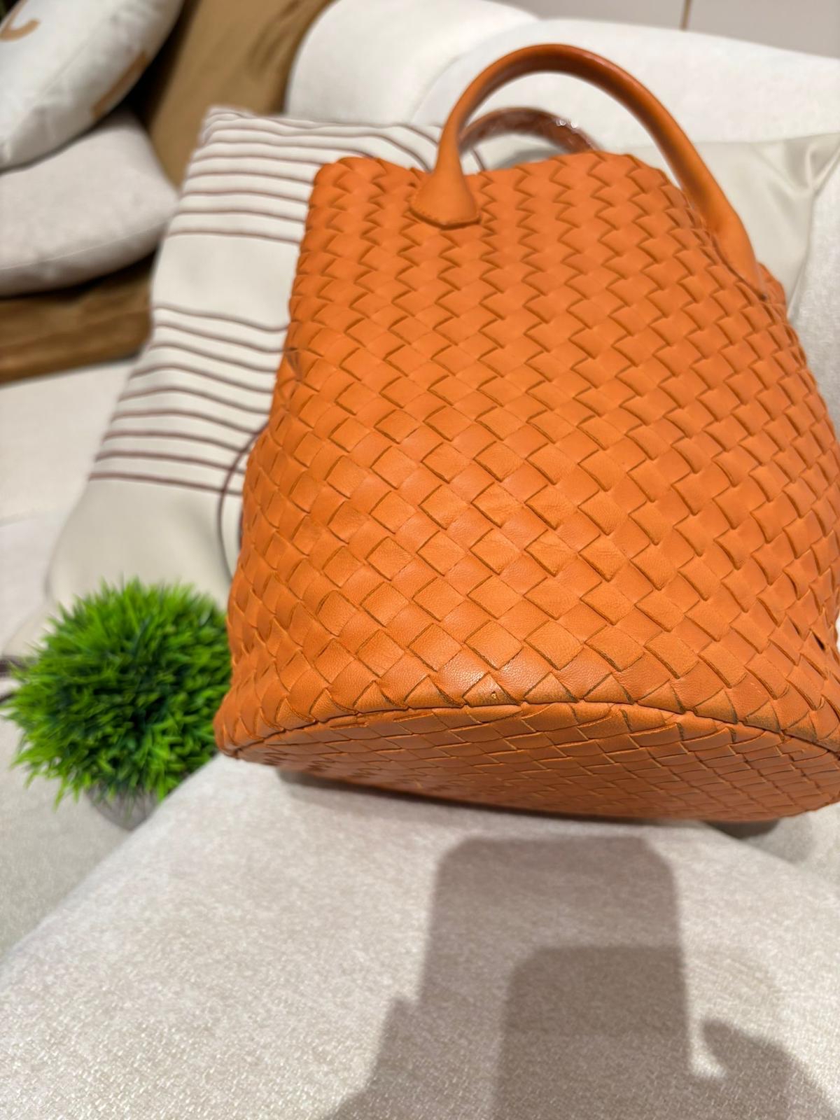Bottega Veneta BV Bucket Bag 100%Authentic, 90%New