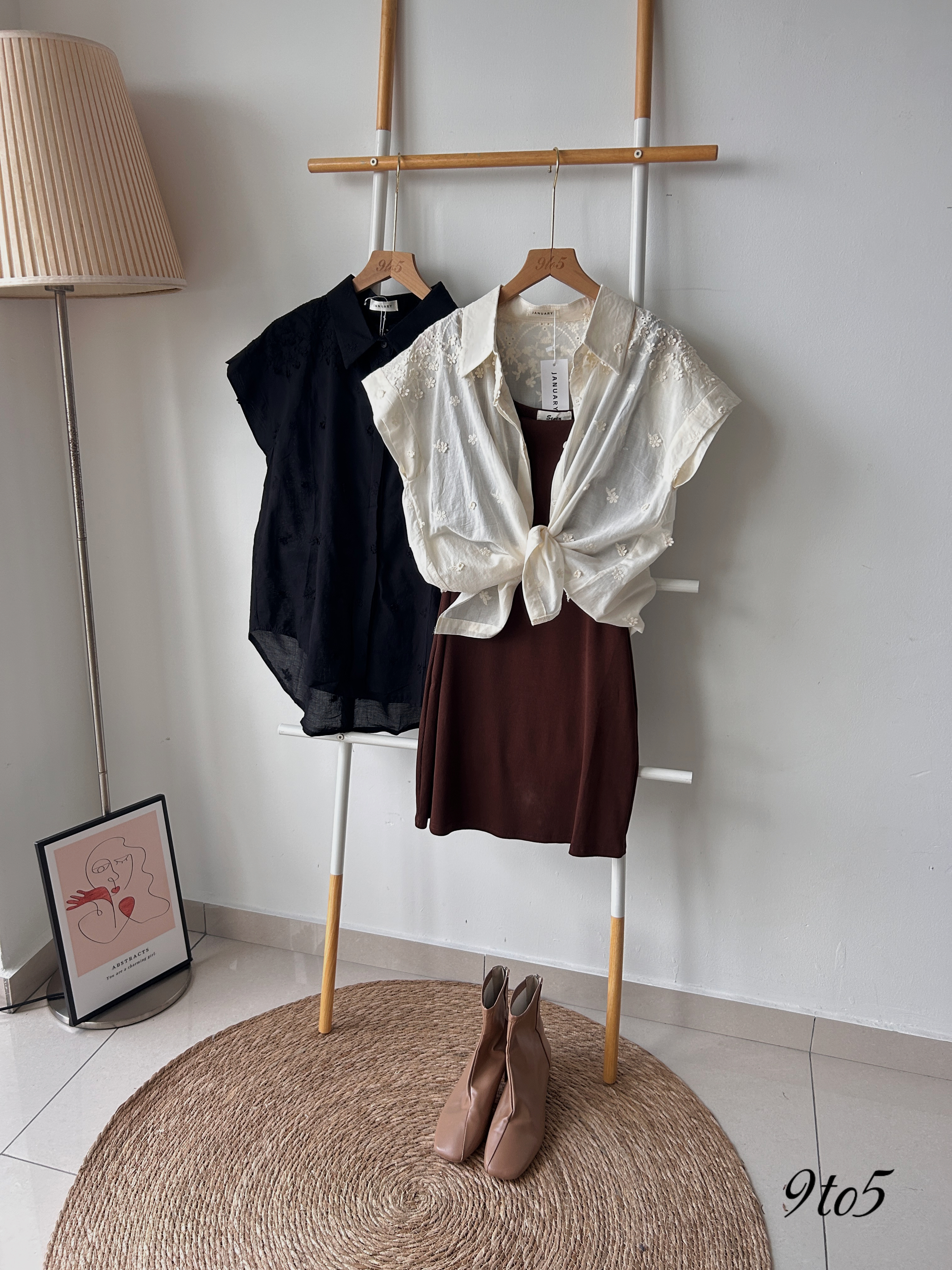 T4009 Cape Sleeves Shirt - Black &Cream