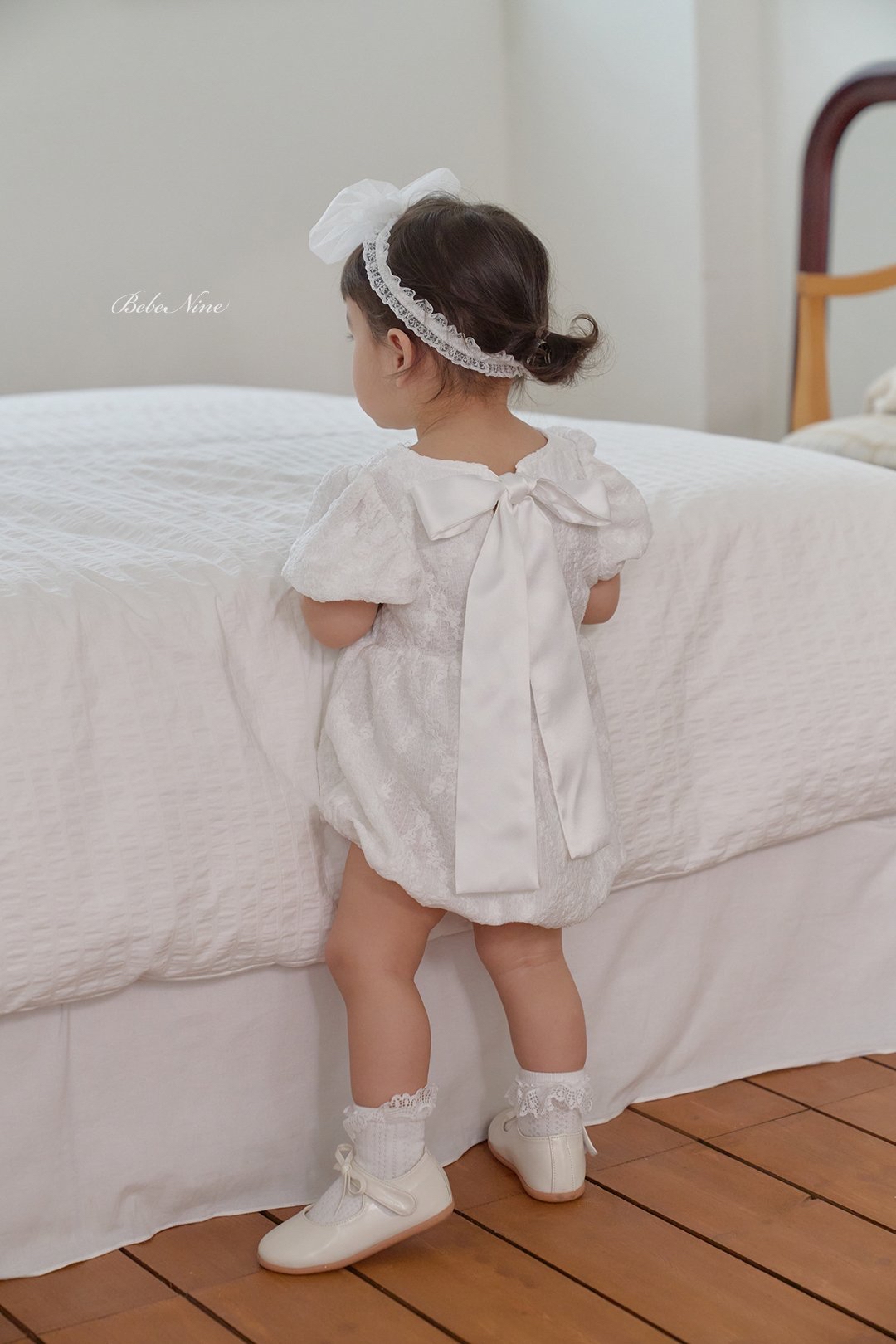 ☀️預訂 韓國直送☀️🇰🇷Bebenine兩色花朵提花後背大絲帶短袖包屁衣