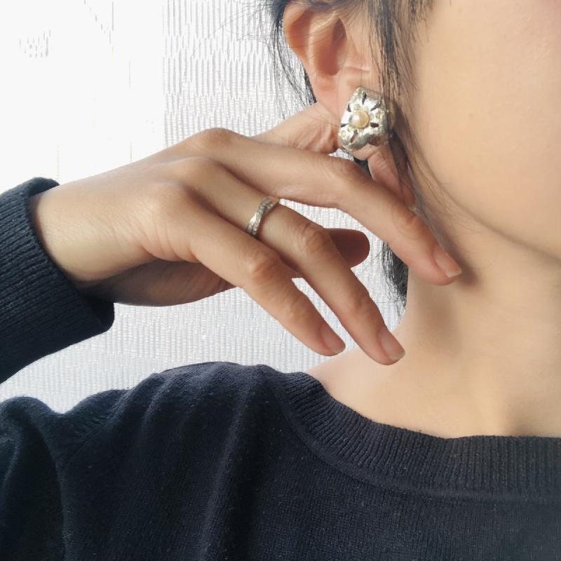 Vintage c.a. 1960s Reversed Heart Shape /Lily Pad Silver Tone Clip Earrings(MT1853-4)