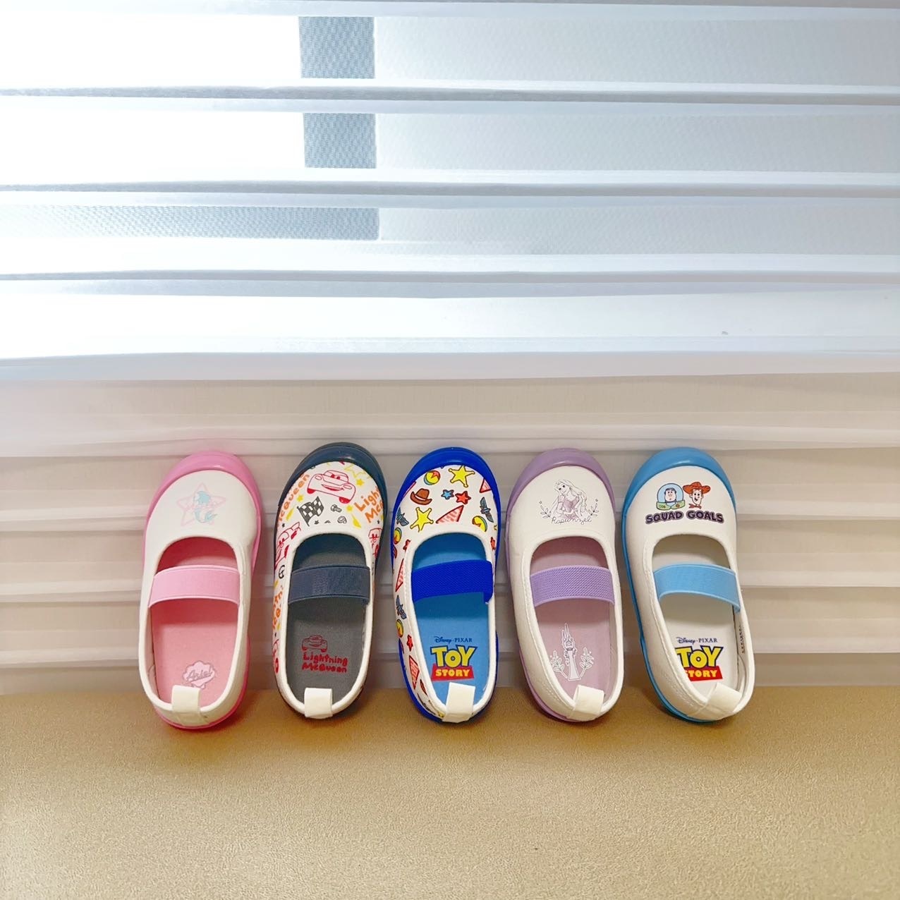 出口日本迪士尼小白鞋 -1對 現貨