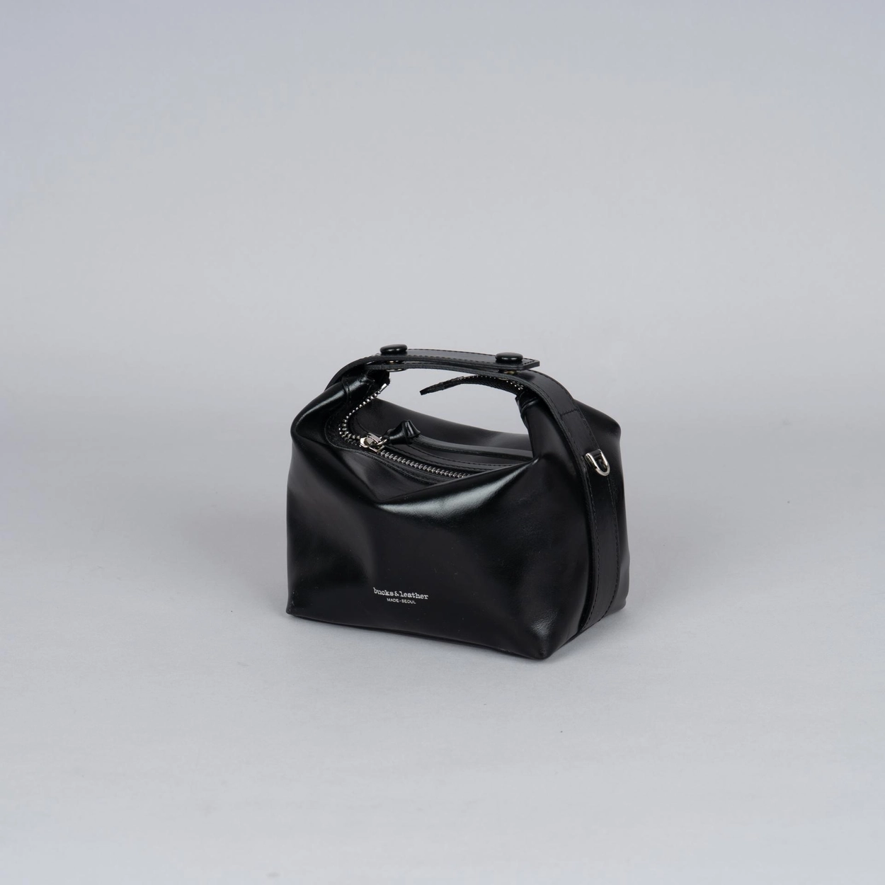 【26SS】預訂_New button Cross - 亮面牛皮 by Busk & Leather