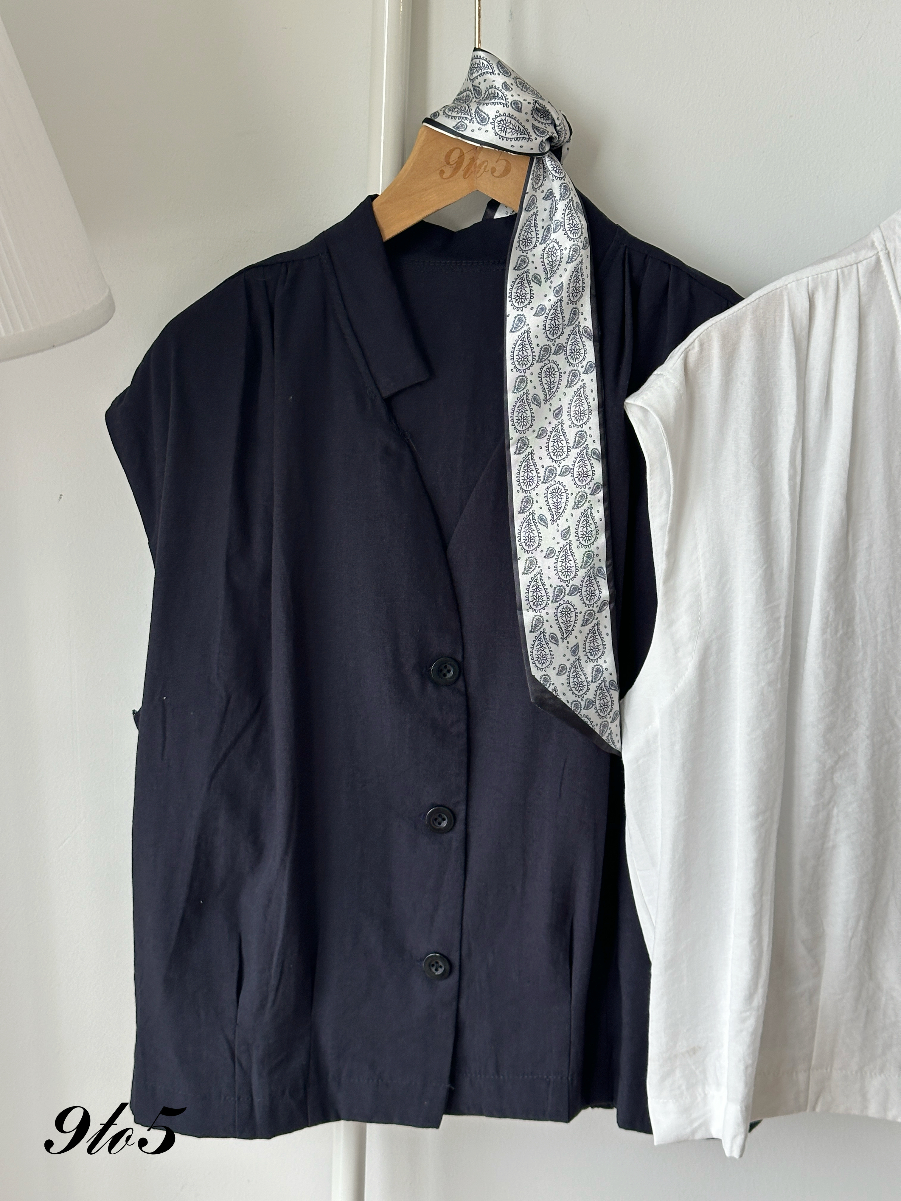T4306 Diamond Neck Shirt - Blue & White