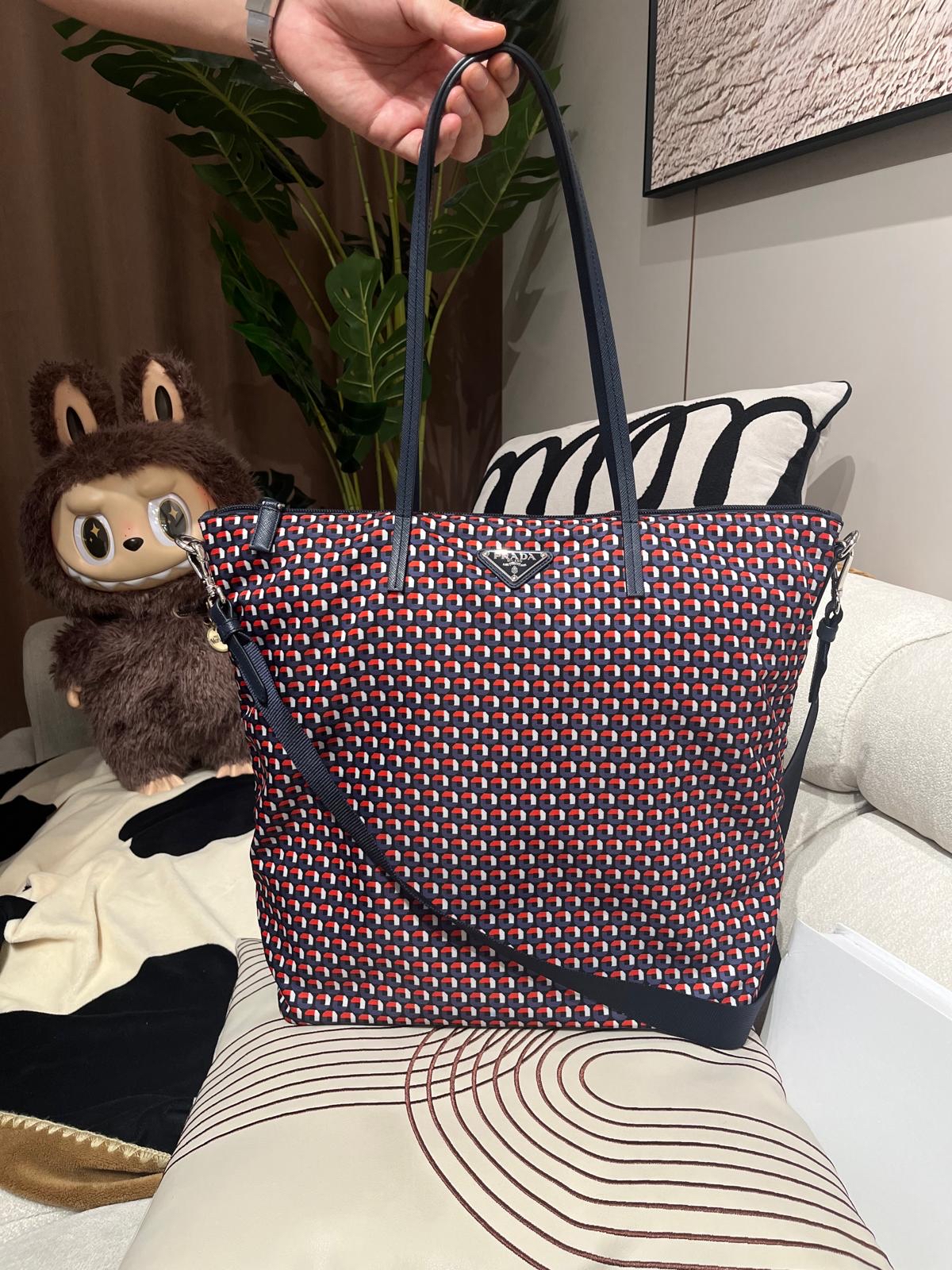 Prada 2way Bag nylon 100%Authentic, 98%new ✅ certificate card