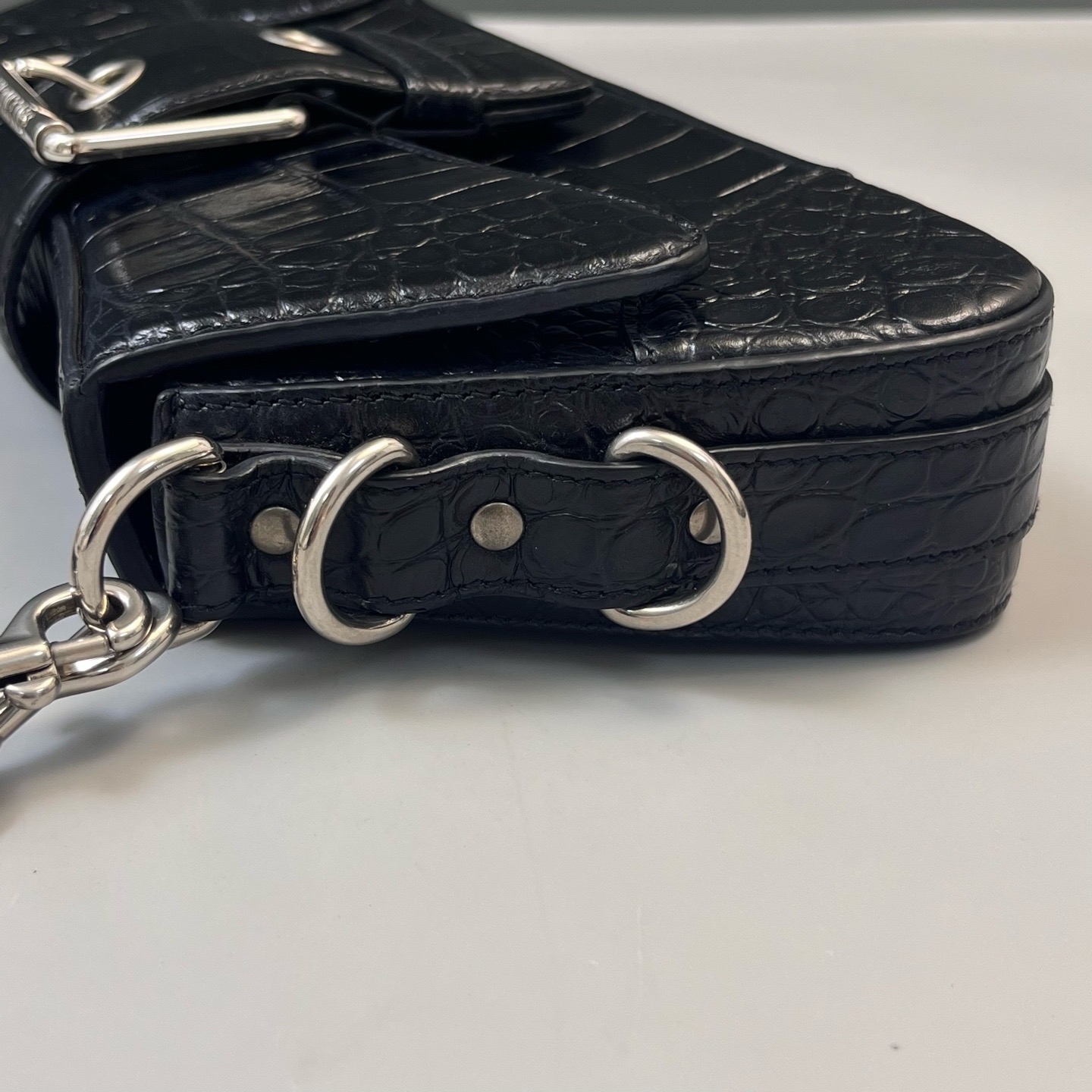 【預訂貨品】巴黎世家黑銀鰐魚壓紋腋下包