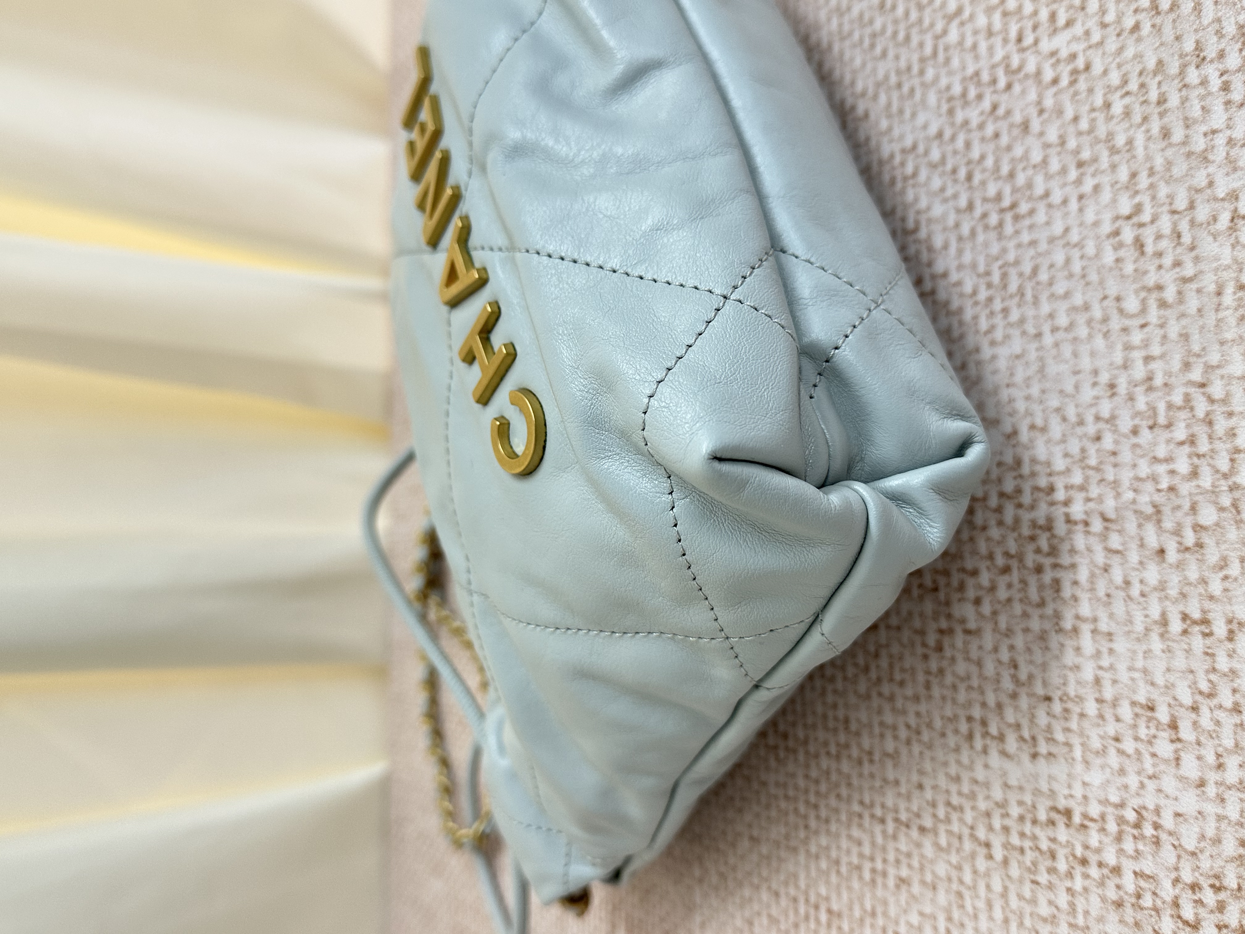 Pre-owned Chanel 22 handbag/ Product Code: 26040609