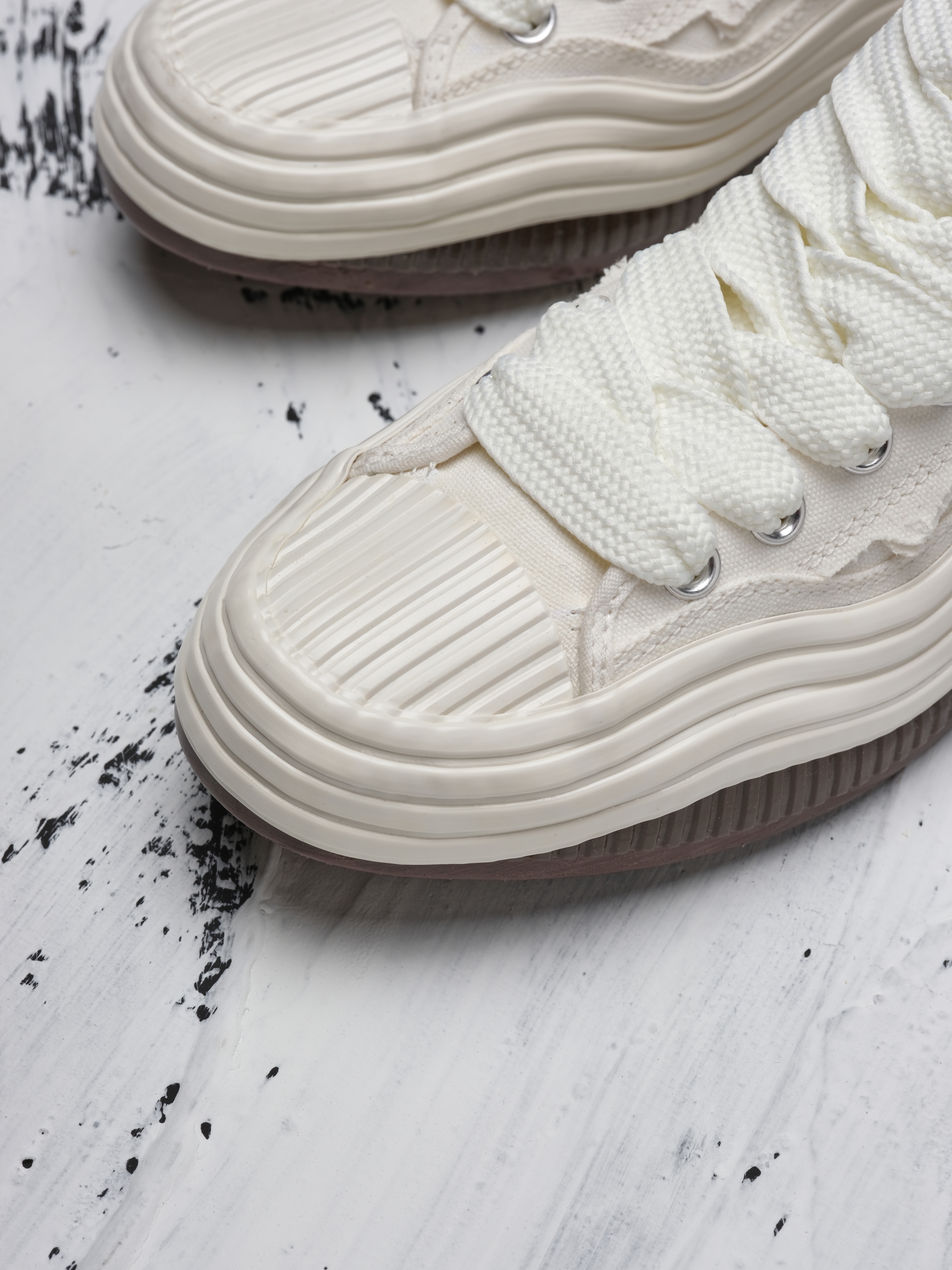 FIRST LOVE Mid (White) 