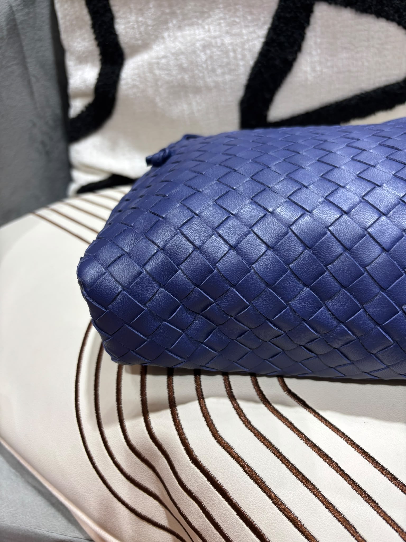 Bottega Veneta Bv Intrecciato Nodini Shoulder Bag  100%Authentic,98%new✅dust bag