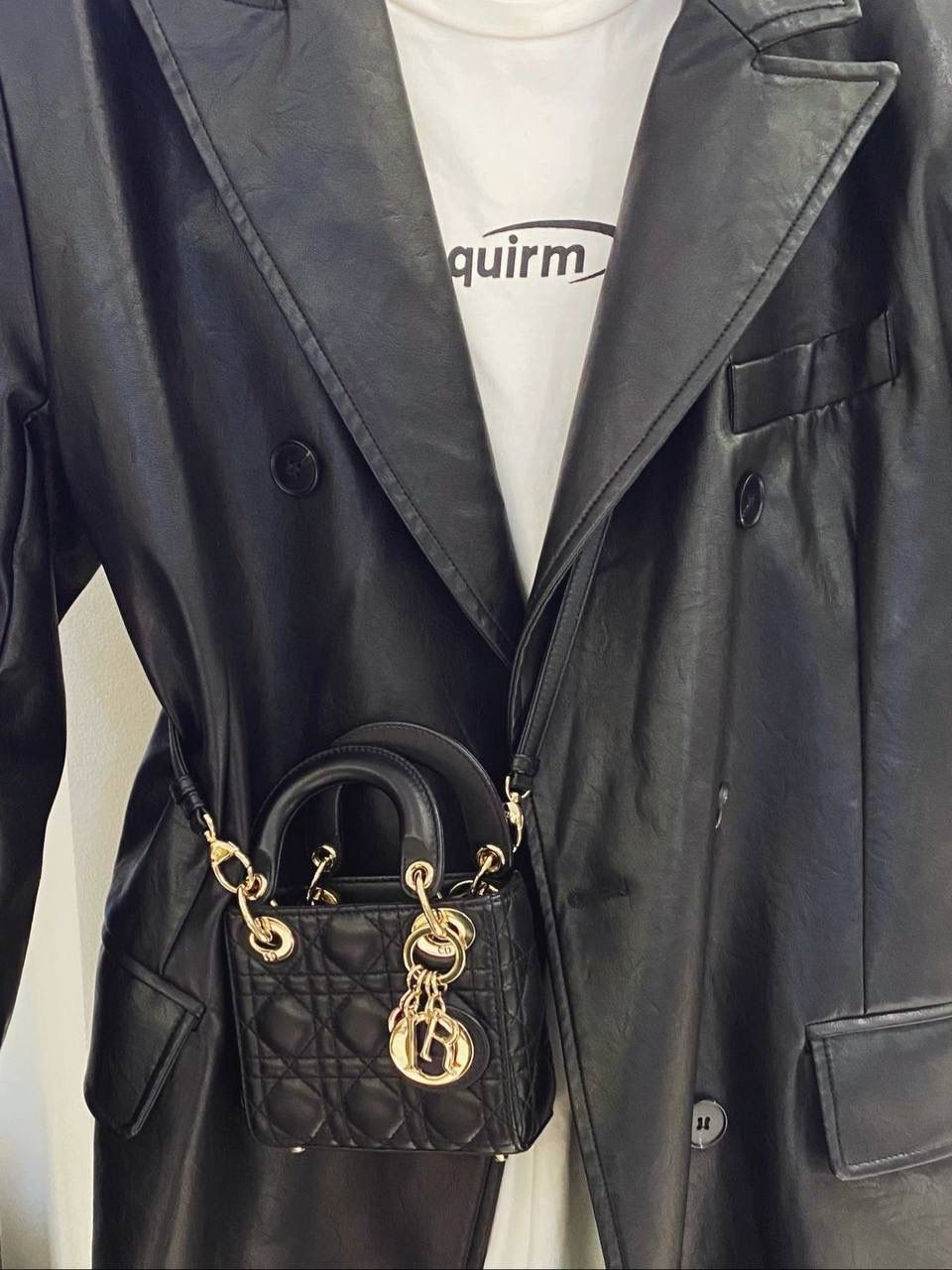 🈶羊皮小鸡黄 𝗗𝗜𝗢𝗥 𝗺𝗶𝗰𝗿𝗼 𝗹𝗮𝗱𝘆 𝗯𝗮𝗴 火爆全网的最新超mini系列 天阿噜！小小只，简直太太太太可爱了！ 精致到巴掌大小，无敌治愈我这颗少女的心啊！！ size：12×10×5cm