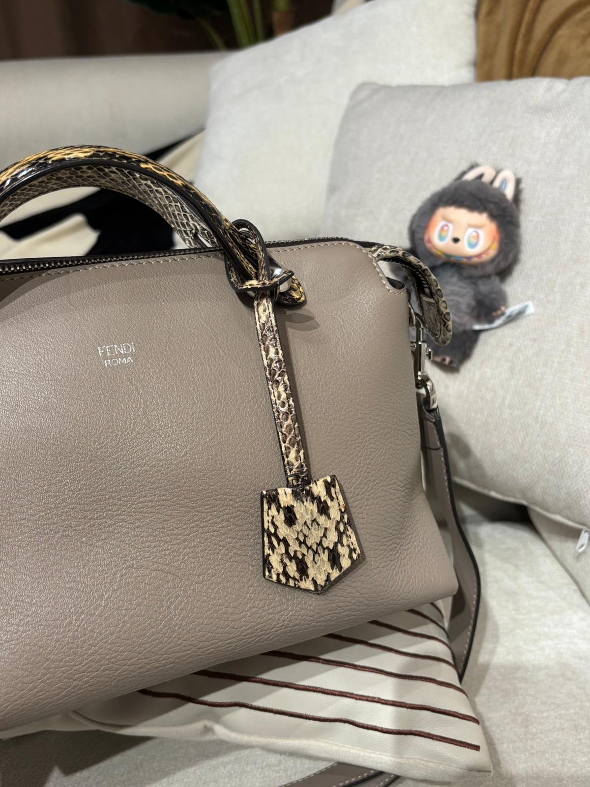 Fendi by the way medium 2way bag calfskin  100%Authentic ,88%new✅dust bag 