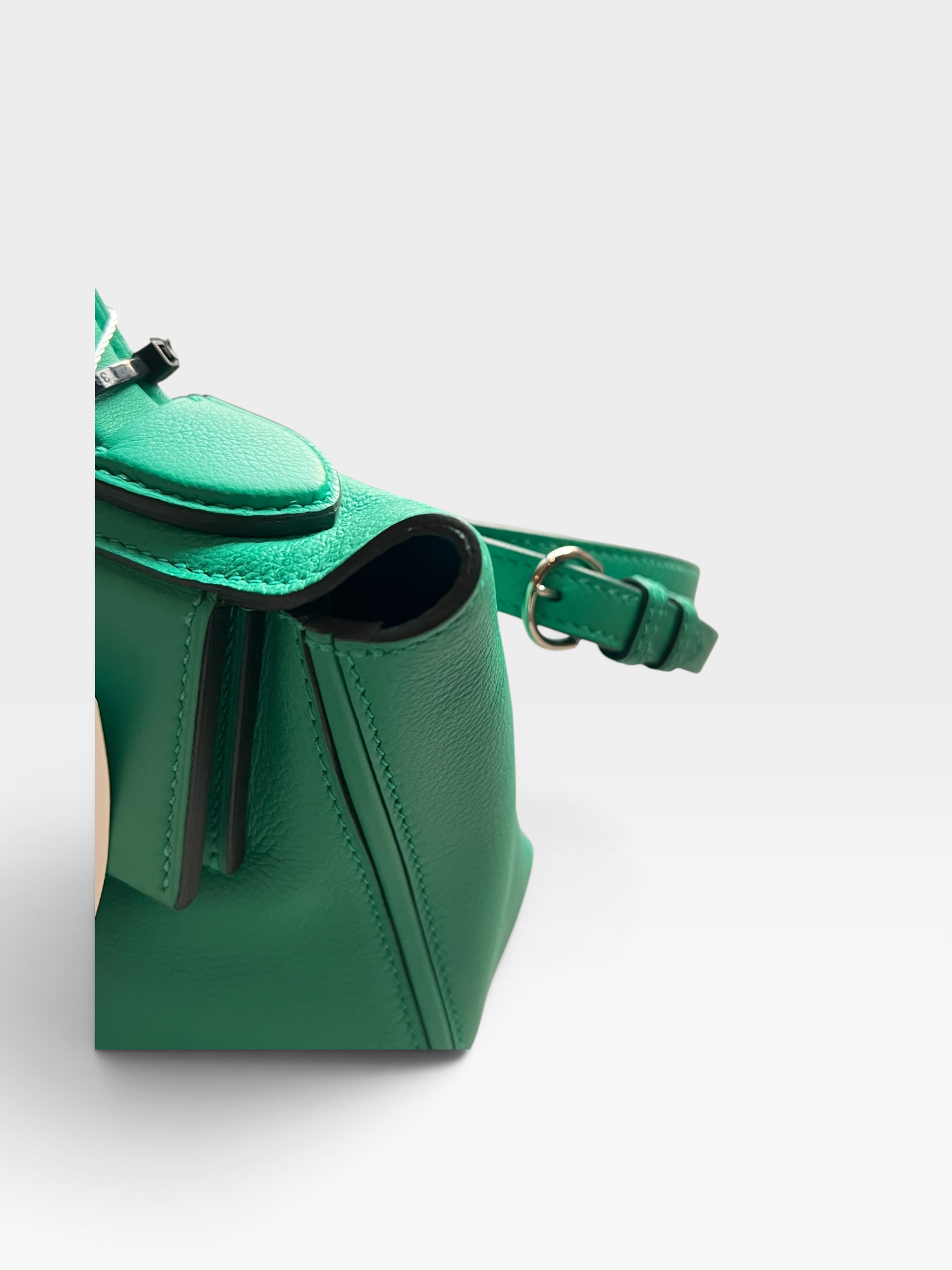 Pre-Owned HERMÉS 2424 Mini Stamp U / Product Code: B60333