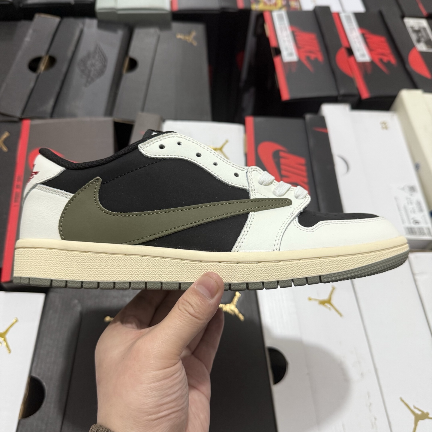 Travis Scott x Air Jordan 1 Low OG "Olive" DZ4137-106