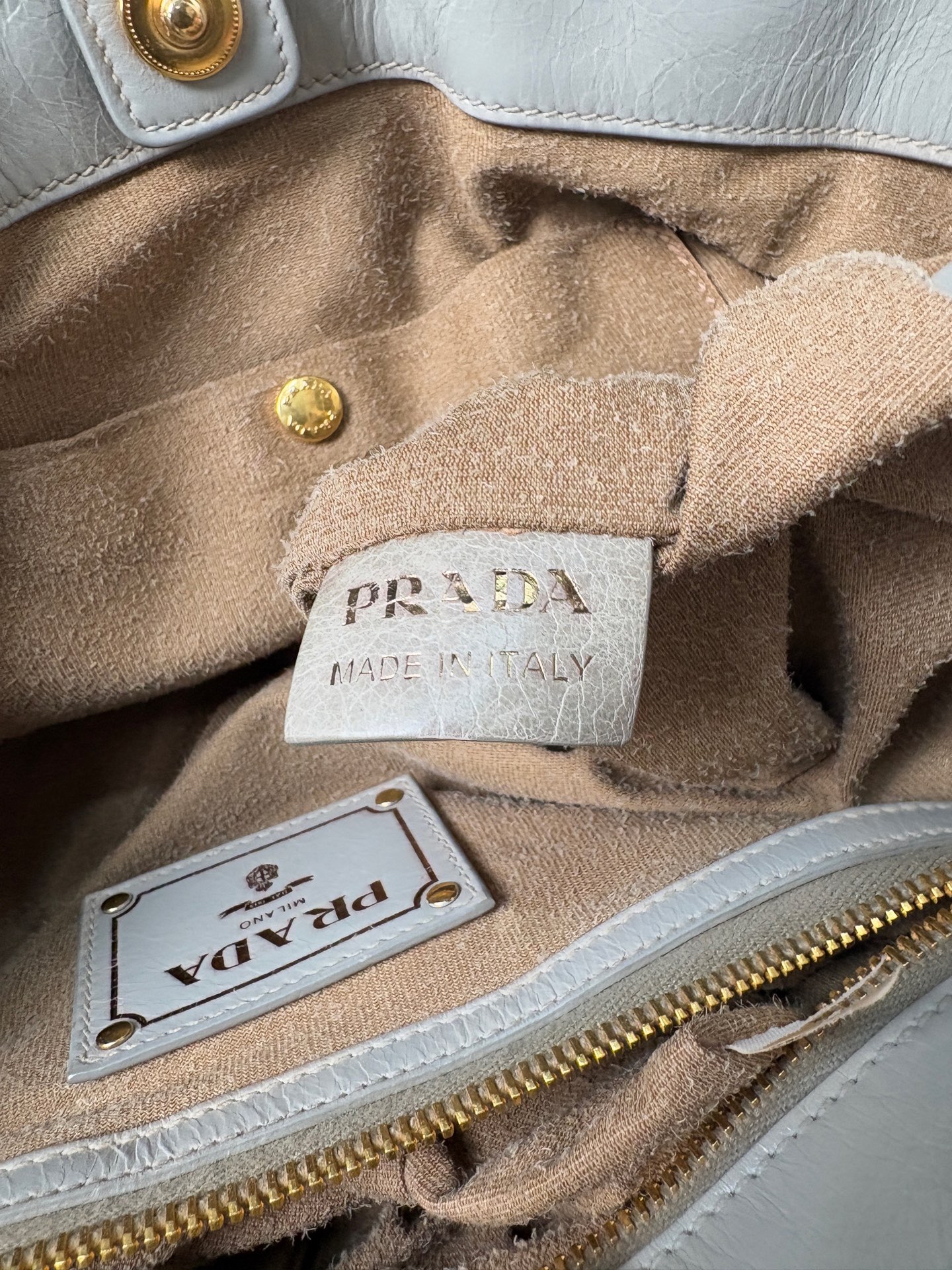 【預訂貨品】Prada霧霾灰油蠟皮機車腋下包