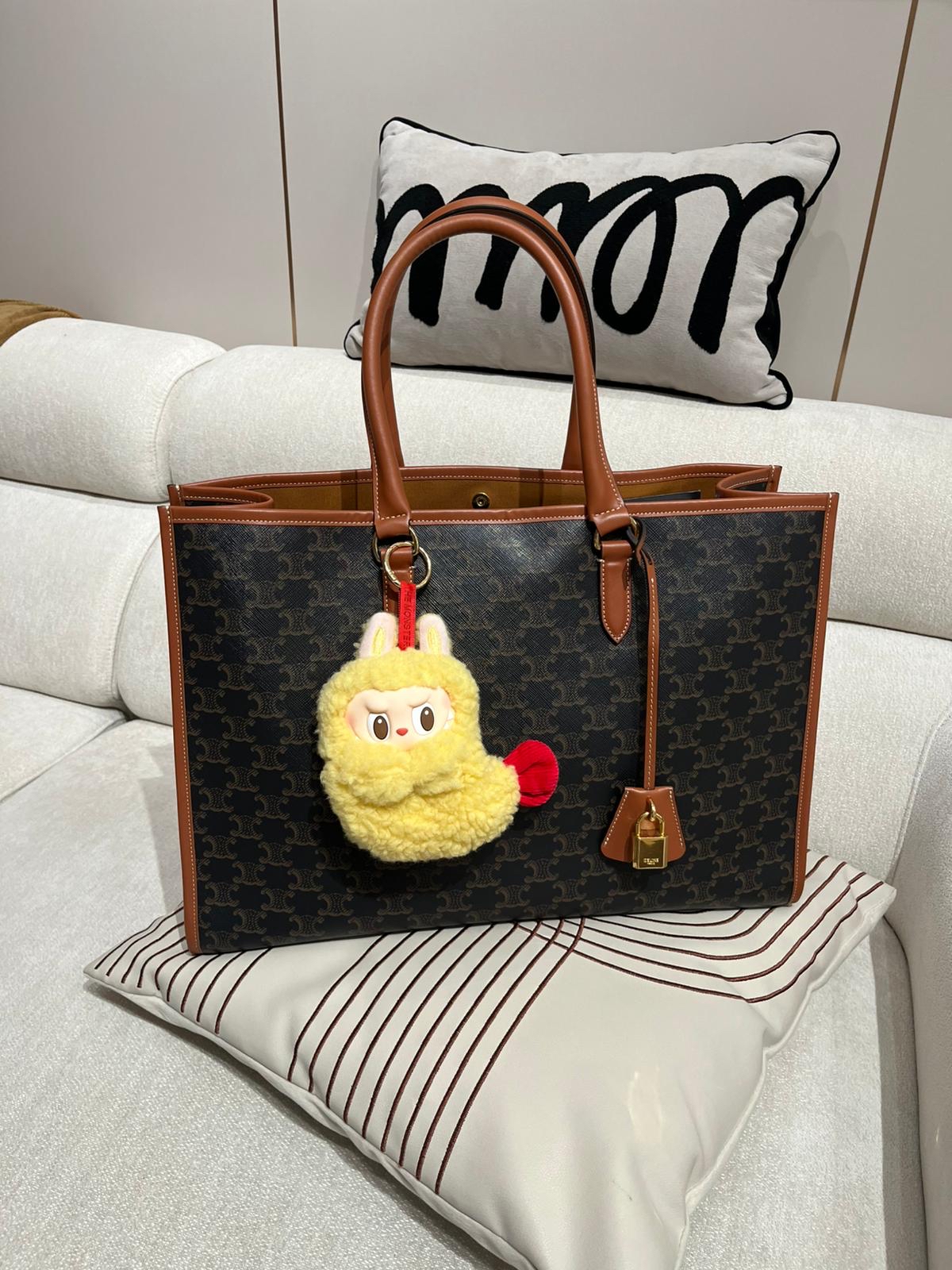 Celine horizontal cabas Triomphe Canvas Tan 100%Authentic, 98%New 