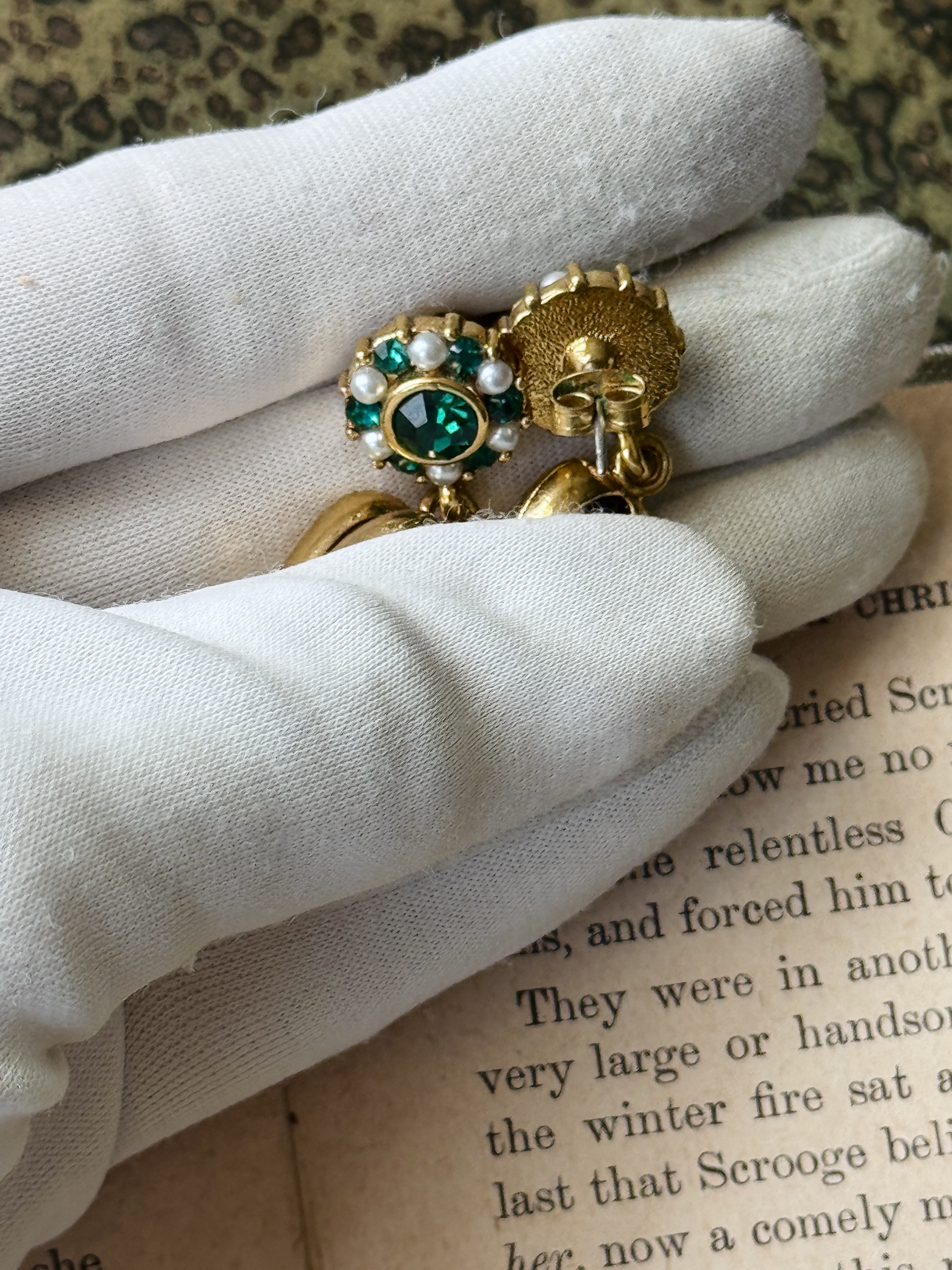 Vintage Green Pearl Tulip Stud Earrings (MT2585-2)