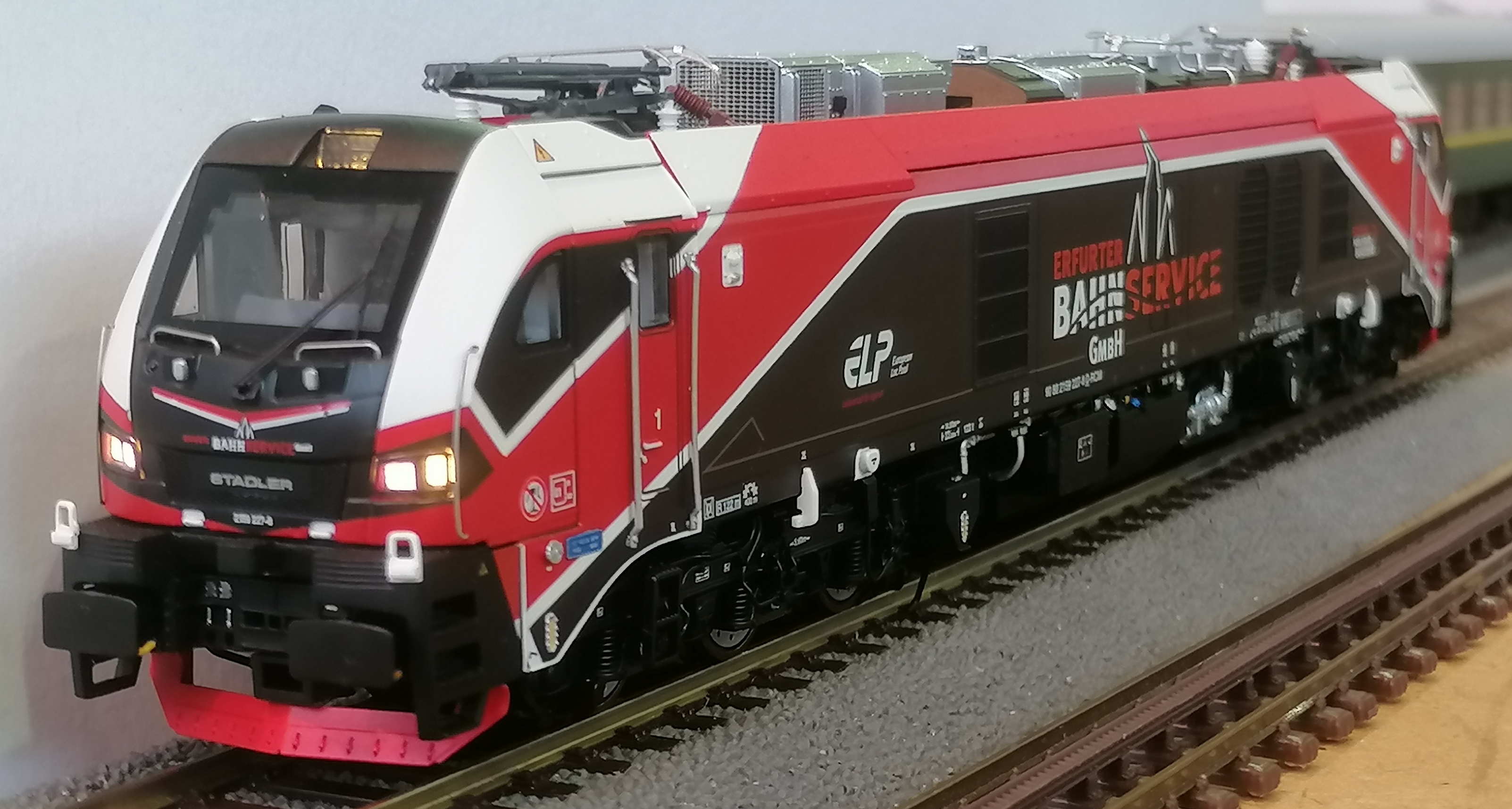 Sudexpress HO-scale Dual Mode Locomotive (2-Rail Analog)