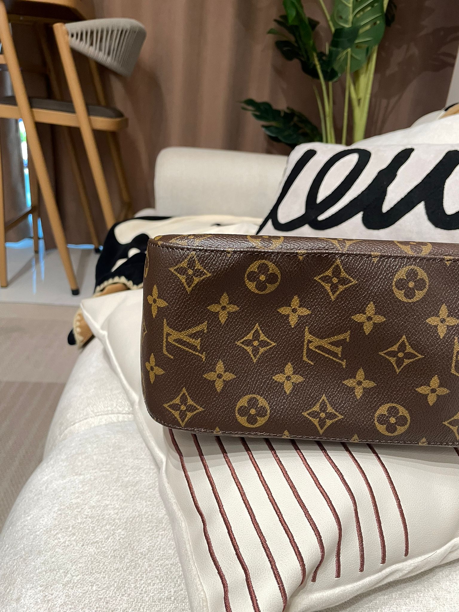 Lv Looping GM Shoulder Bag M51145 100%Authentic,95%new✅Dust bag  