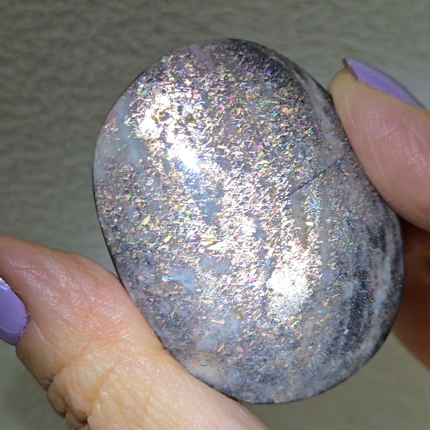 Rainbow lattice black sunstone palm stone - SM601