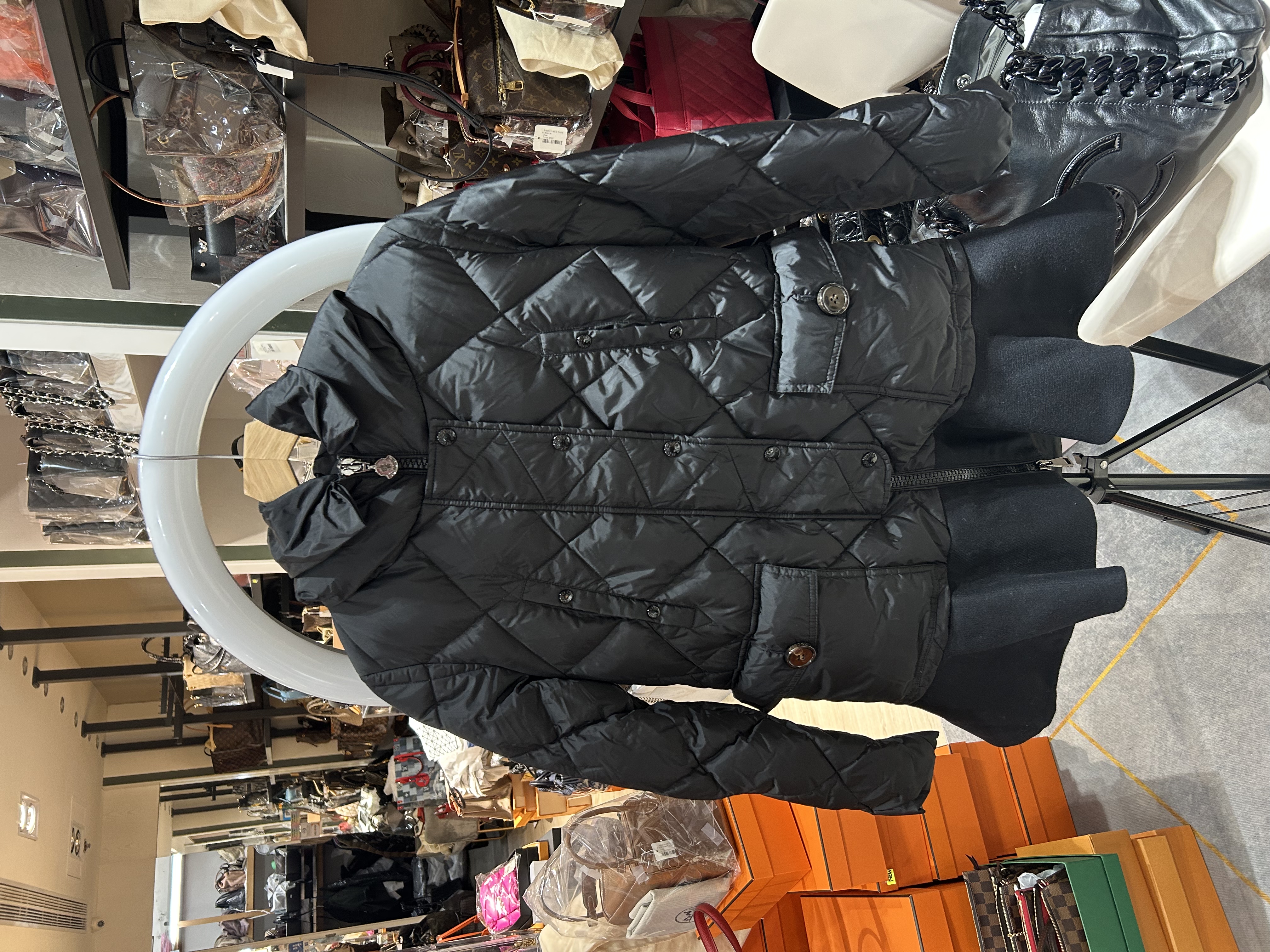 Moncler down outer Size: 00 黑色羽絨外套 100%Authentic, 98%new 