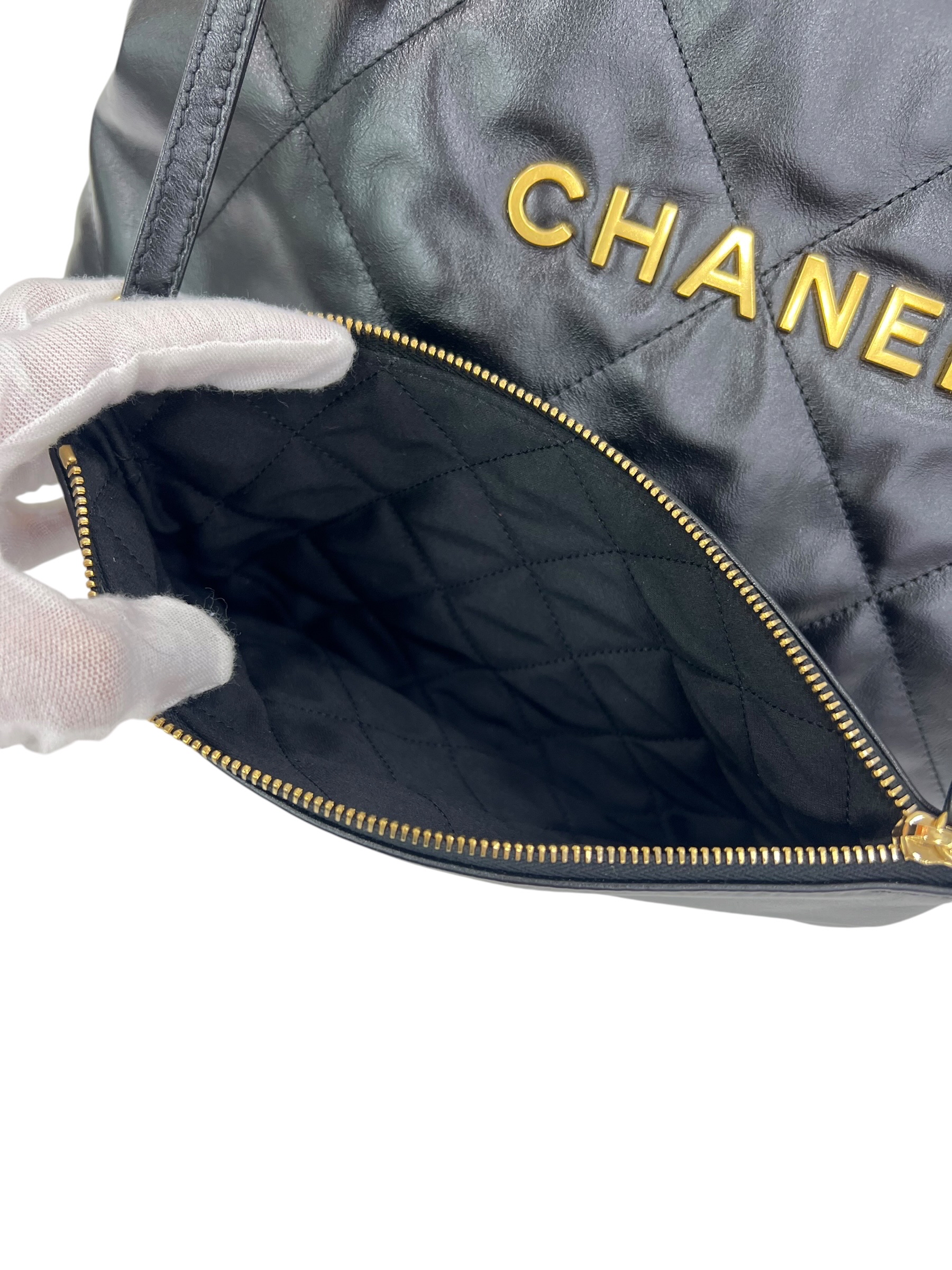 Pre-Owned CHANEL 22 Bag / Product Code: 063024