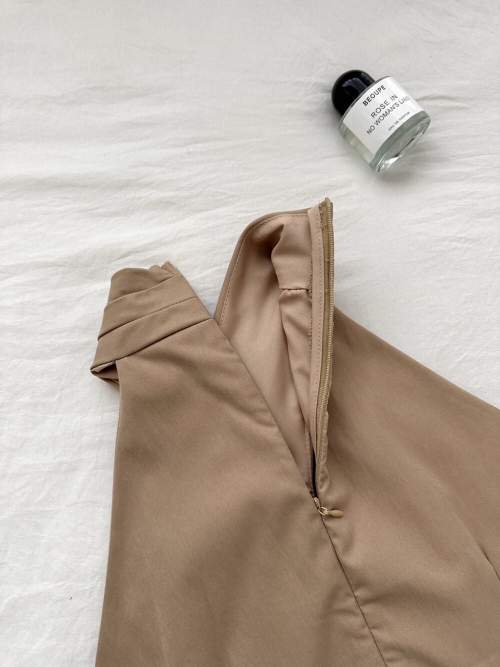 法式设计感老钱交叉挂脖收腰背心 （配腰带） Halter Neck Belted Sleeveless Top