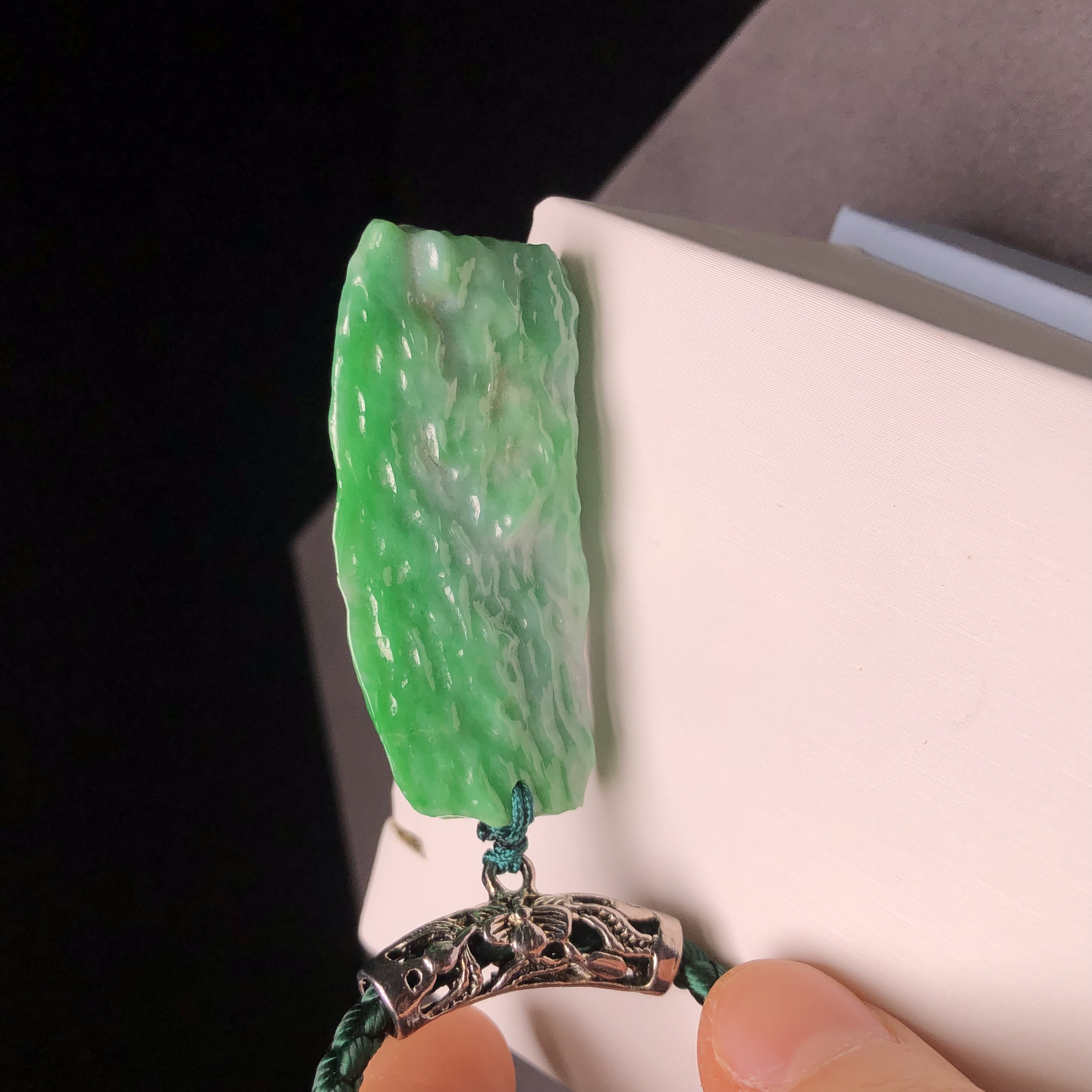 #B08755 🎁翠色原石吊墜