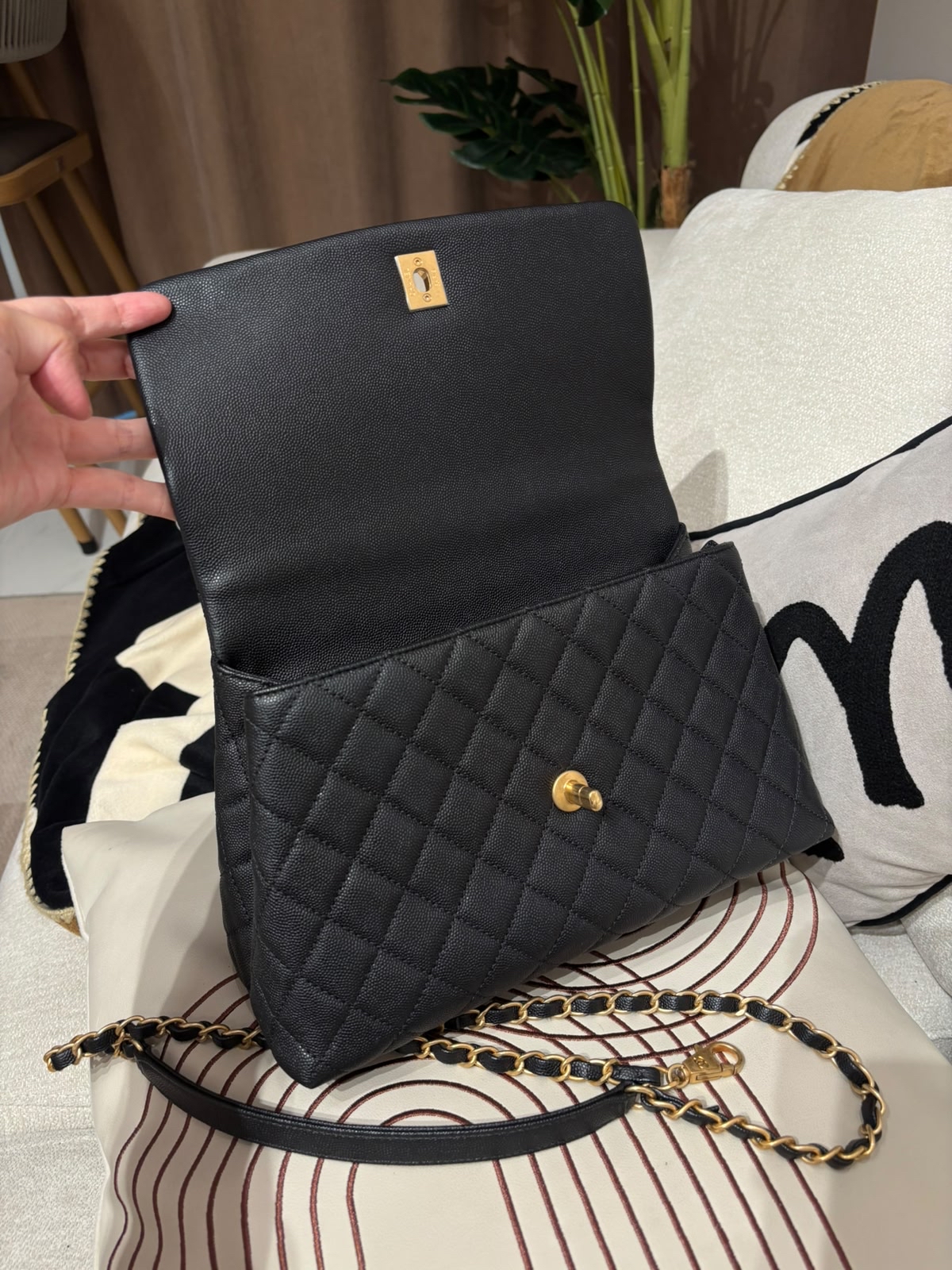Chanel Coco Handle Medium 黑色荔枝牛皮金扣 100%Authentic, 98%New ✅29Card✅Dust bag✅Box