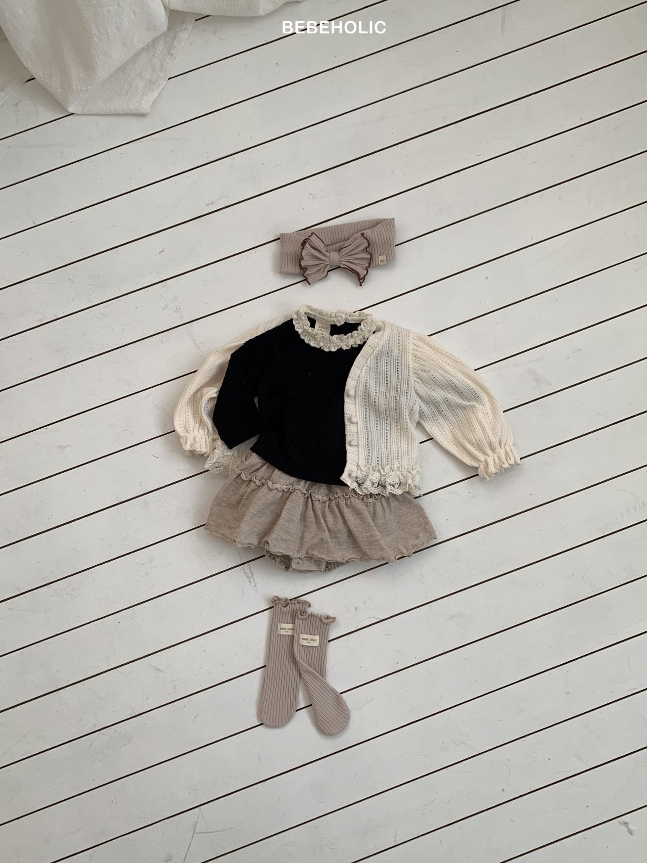 🌸預訂 韓國直送🌸🇰🇷BEBEHOLIC三色提花蕾絲花邊領長袖上衣