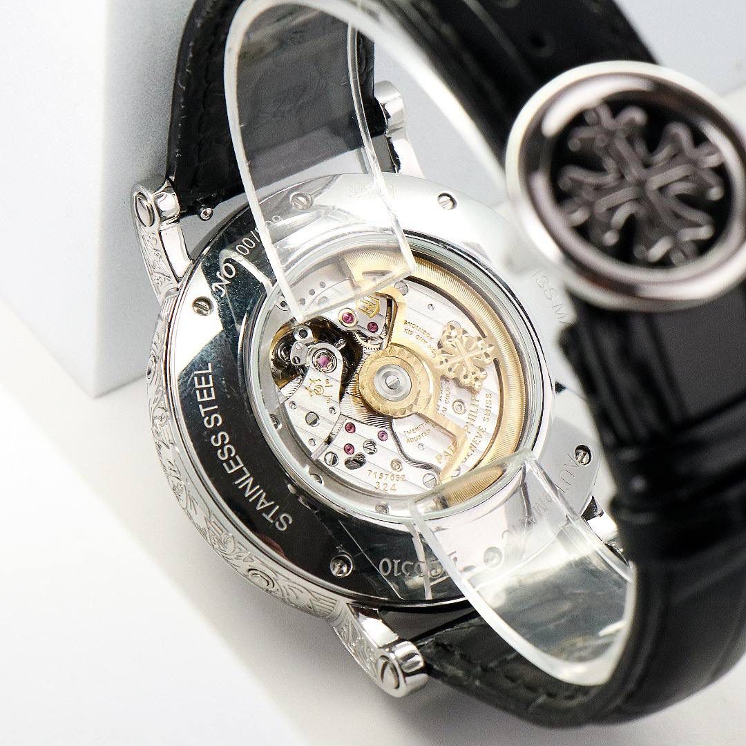 【铁划银钩 苍劲有力】高颜值新品 古朴。复古。精湛的工艺！ 年度最佳典藏之作——百达翡丽古典超级复杂多功能 万年历功能腕表 团队历时两年多精心设计，不计成本，敢为人先，力求完美，克服重重难关，突破多层技术瓶颈，机芯型号为CH 29-535 升级版，质量稳定！【表带】经典意大利小牛皮表带，纹路清晰，质感好。搭配圈市面最顶级的百达翡丽灯笼表扣，通用原装无压力。 优雅的Calatrava雕花表壳极具个性，42毫米的表径适配大众男性手寸，与专柜一致，非常商务可亦休闲。