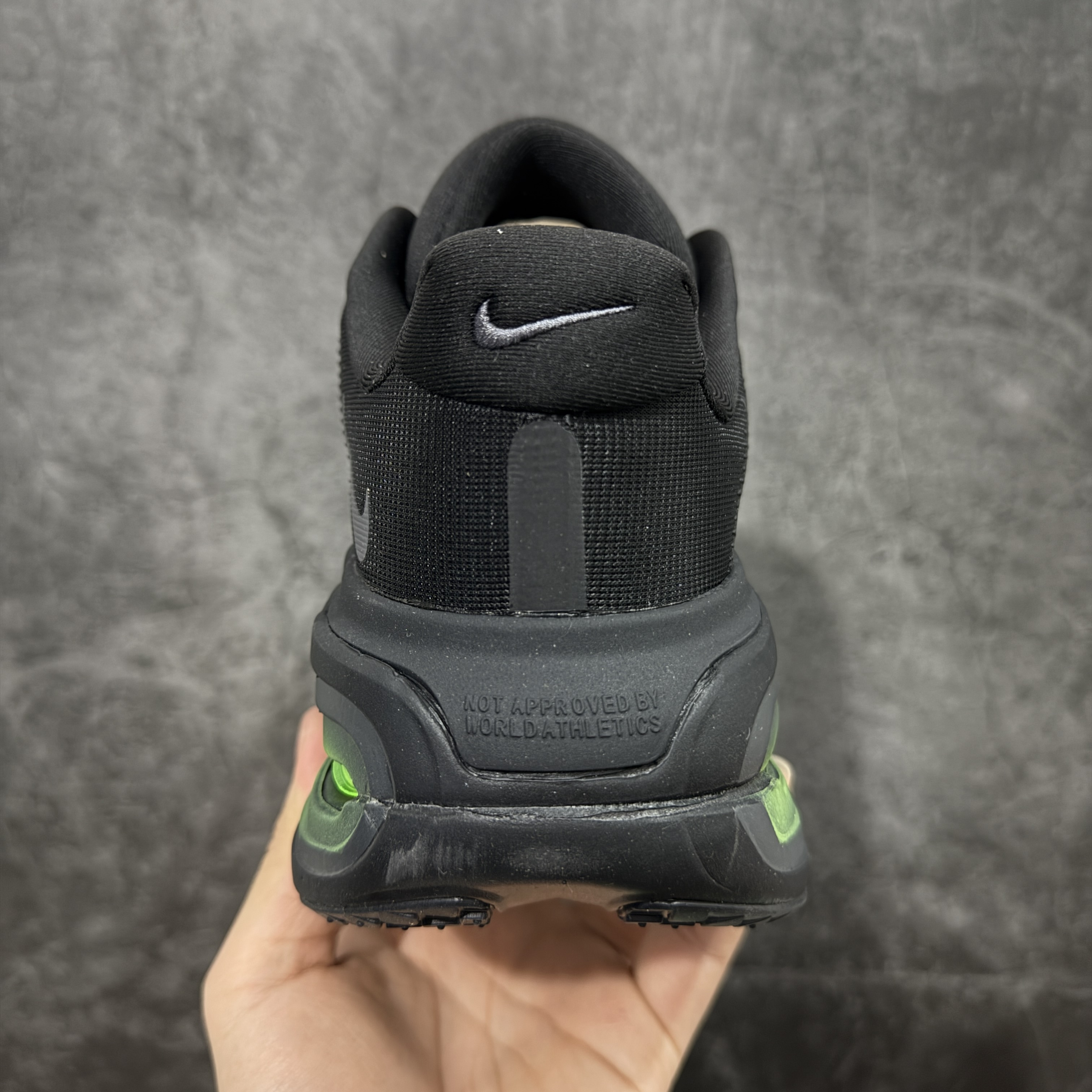 Nike Vomero Premium HQ2050-001