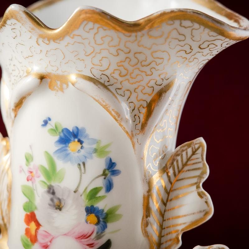 Antique Victorian c.a.1860s Handpainted Floral Gold Trimmed Leaf Shape Spill Vase (MT1546-1)